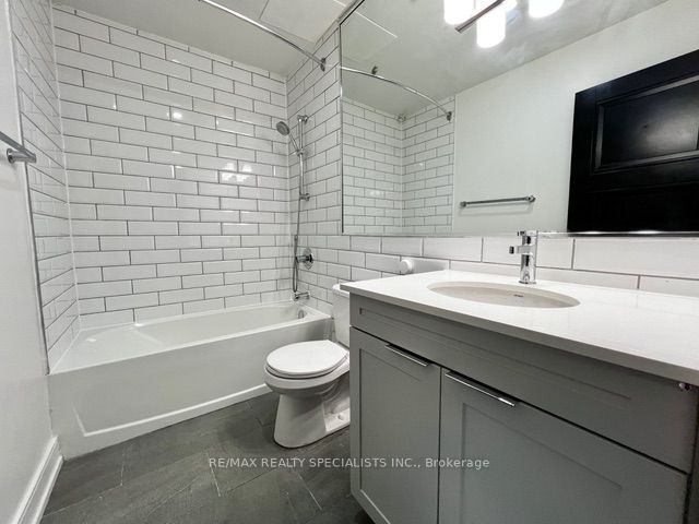 Unit 903 - 100 Gloucester Street S, Toronto 5