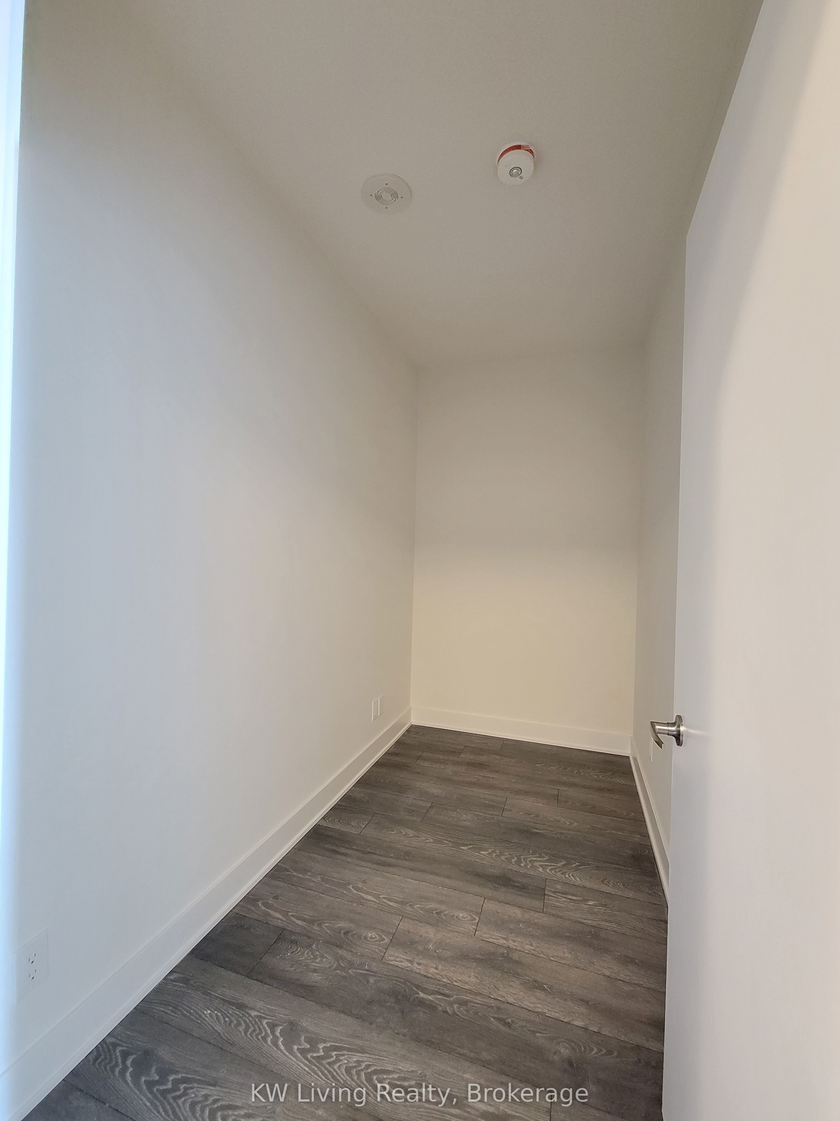 Unit 317 - 188 Fairview Mall Drive, North York 4