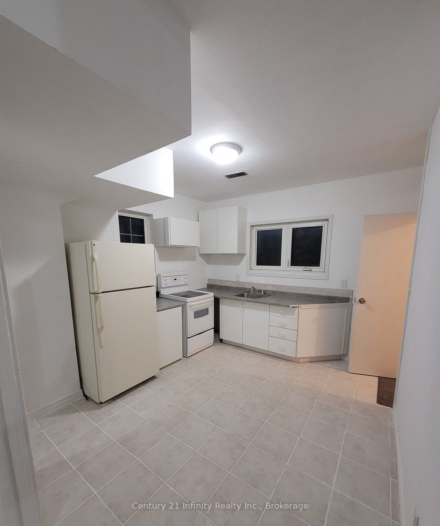 Unit B - 555 Ritson Road S, Oshawa 4