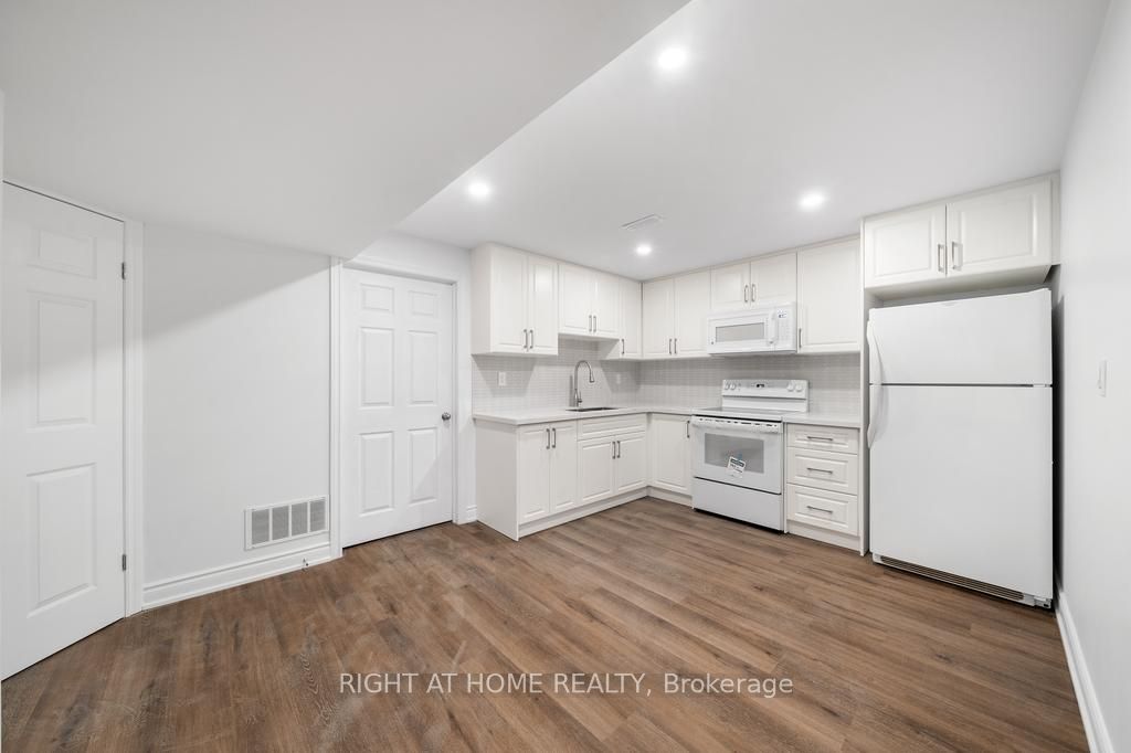 Unit Lower - 582 Carlyle Court, Oshawa 2