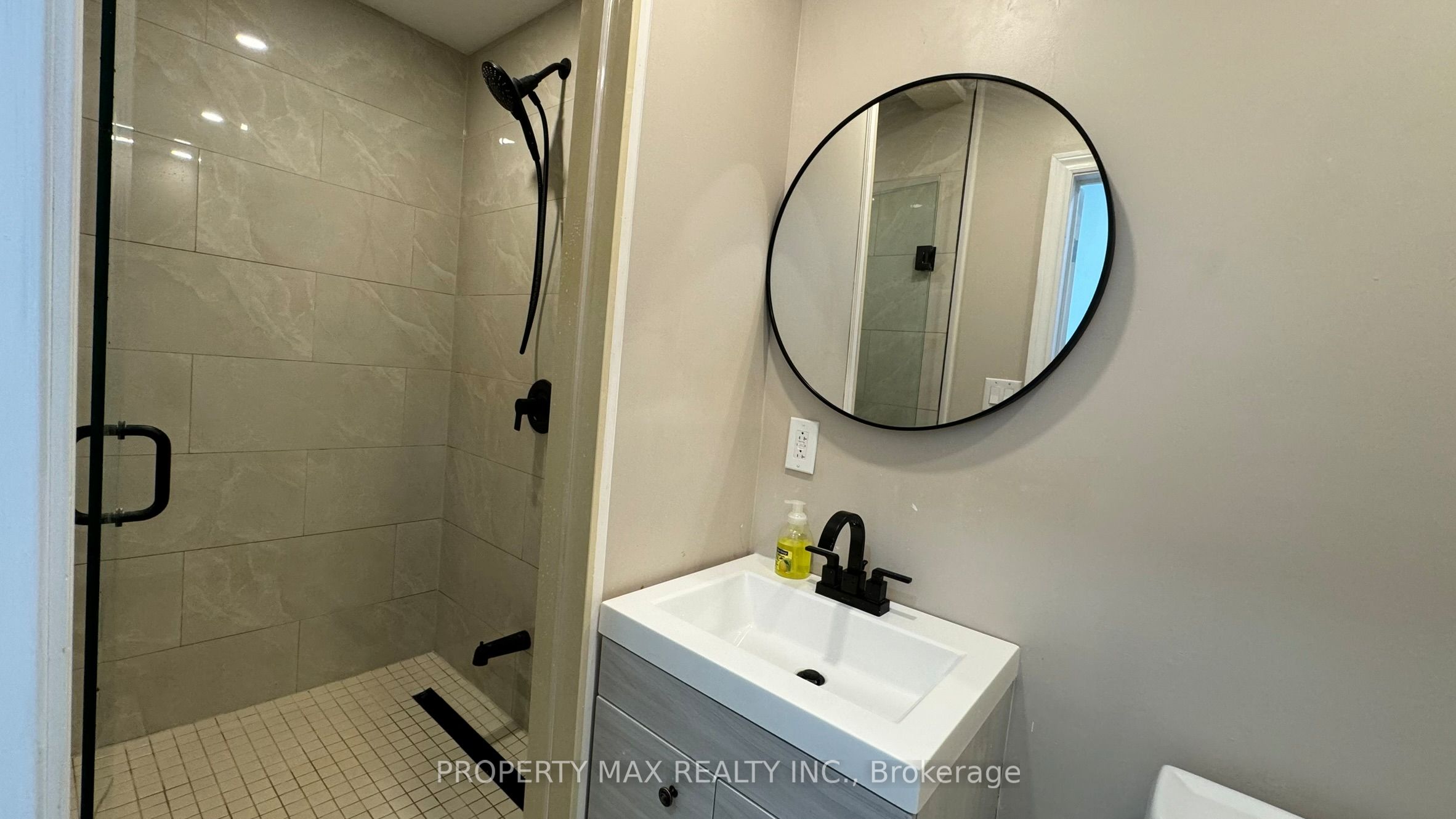 Unit Bsmt - 30 Glenabbey Drive, Clarington 5