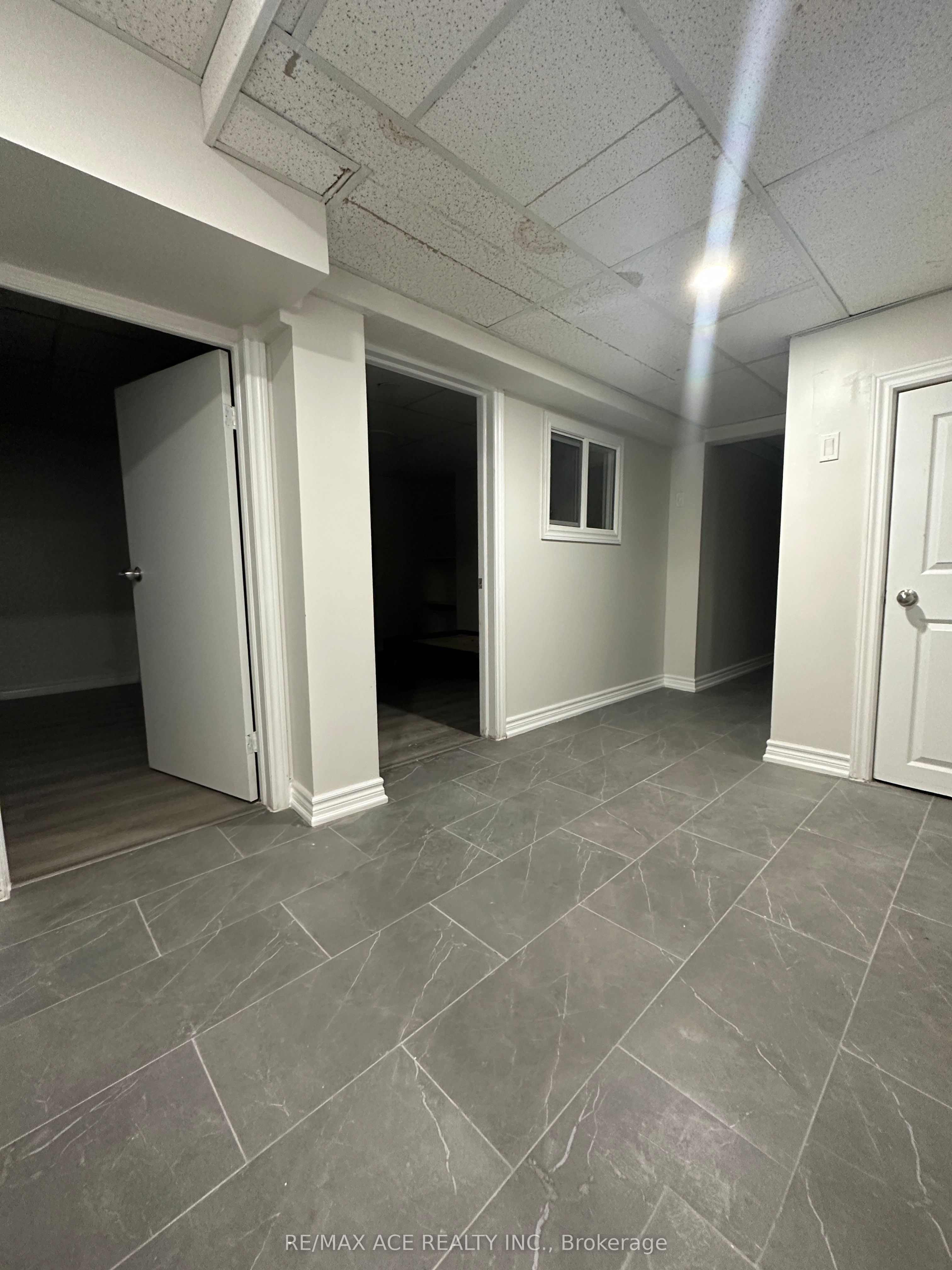 Unit Bsmt - 23 Gemshaw Crescent, Scarborough 3