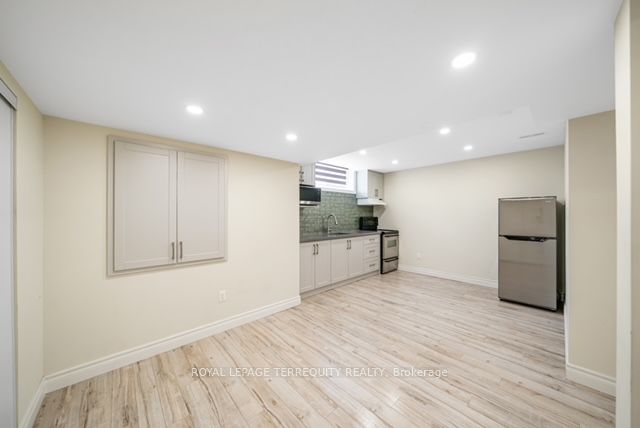 1 Devineridge Avenue, Ajax 2