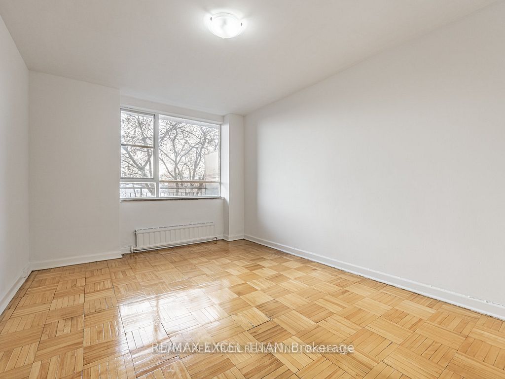 Unit 211 - 165 Cosburn Avenue, Toronto 4