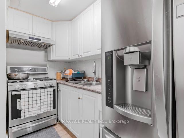 Unit Bsmt - 149 Nelson Street, Scarborough 4