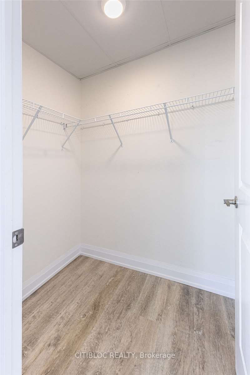 Unit 301 - 200 Woodbine Avenue, Toronto 5