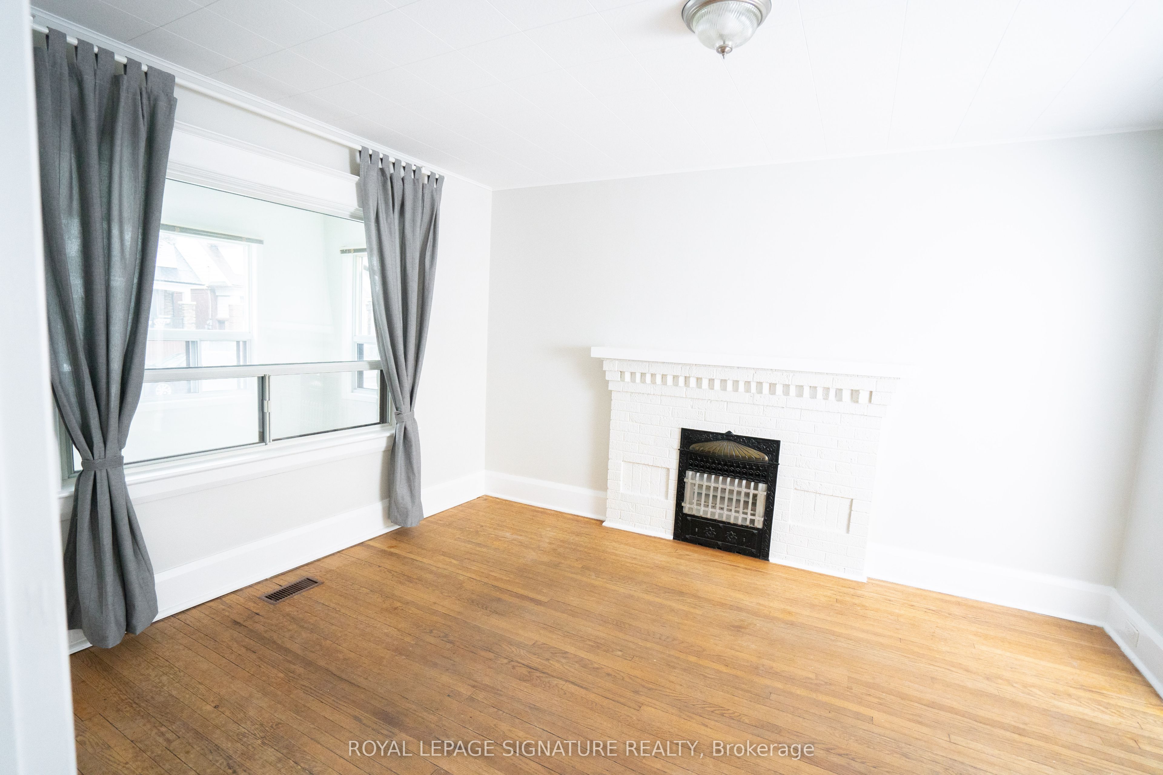 Unit Upper - 393 Milverton Boulevard, Toronto 3