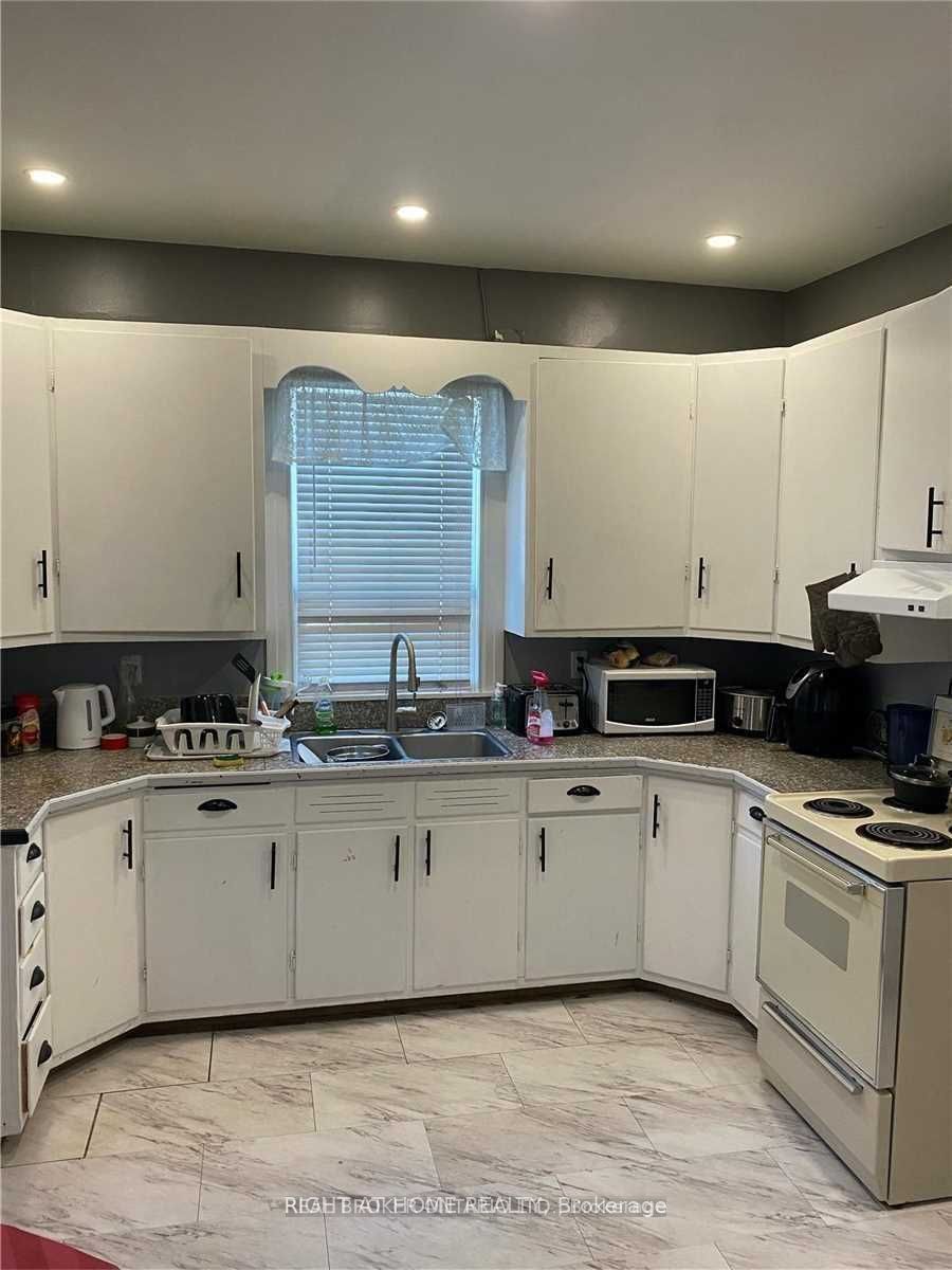 Unit Main - 210 Mary Street N, Oshawa 3