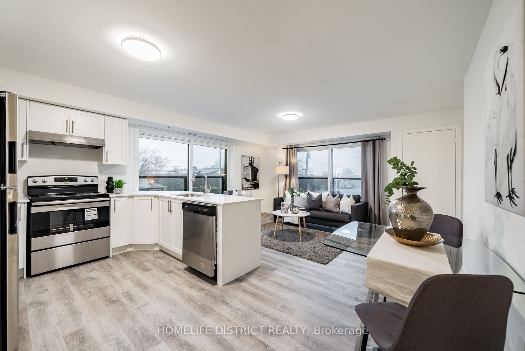 Unit 604 - 976 Simcoe Street N, Oshawa 4