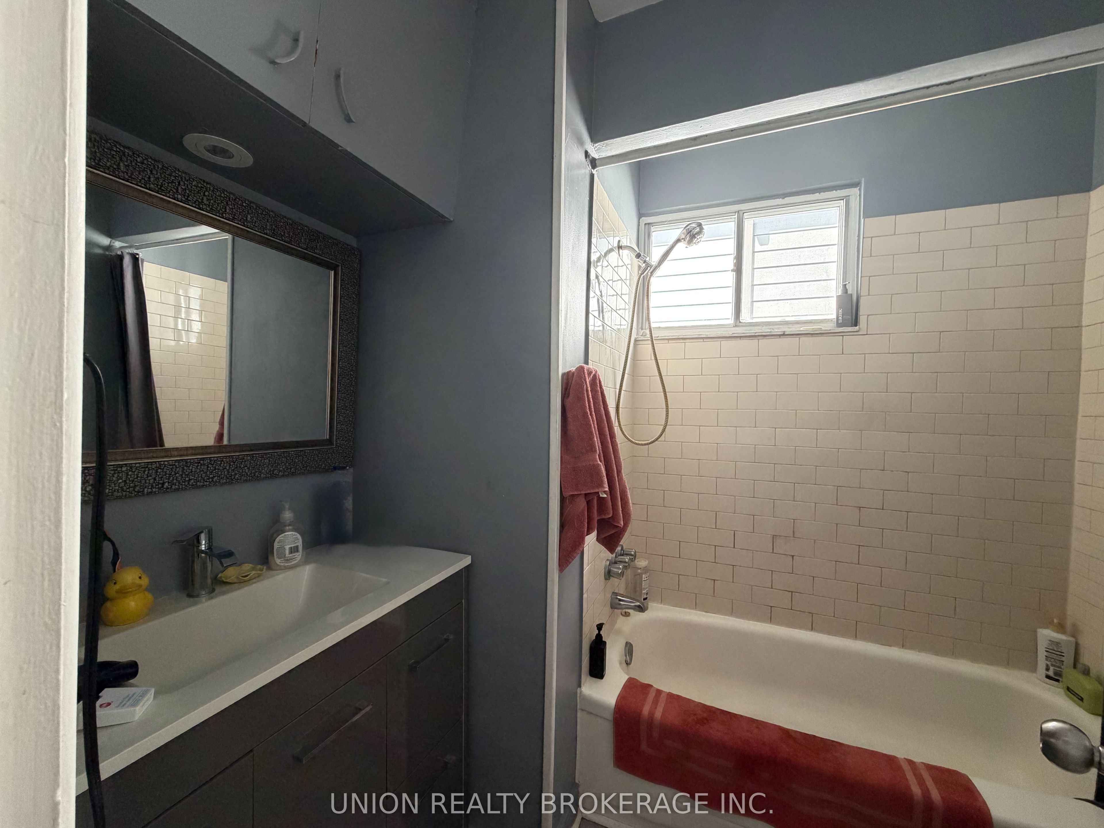 Unit Upper - 36 Balsam Avenue, Toronto 5