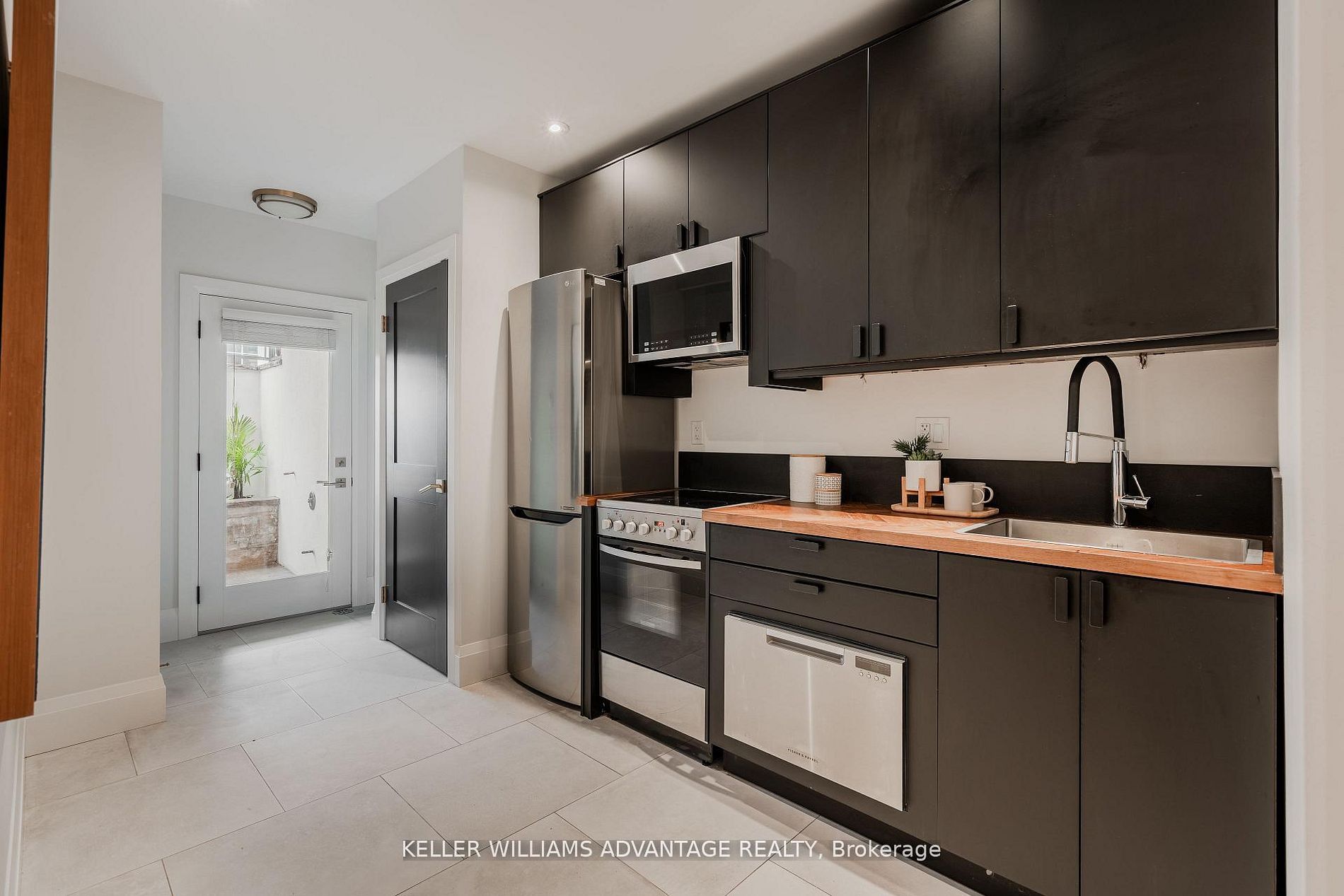 Unit Lower - 35 Duart Park Road, Toronto 4