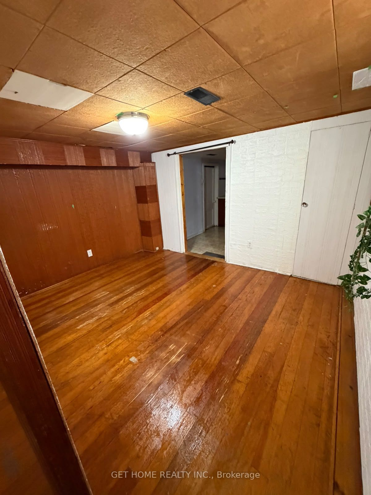 Unit Basement - 105 St Hubert Avenue, Toronto 3