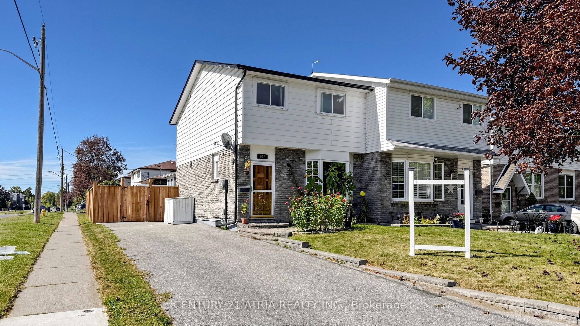 982 Renfrew Court, Oshawa 2