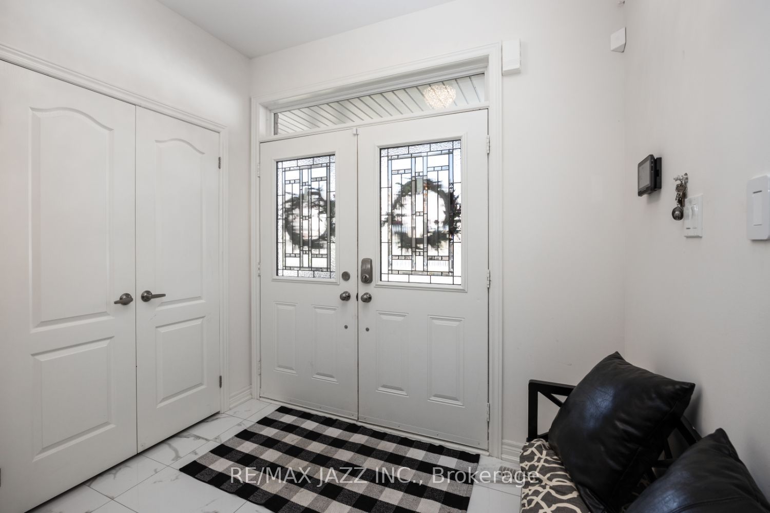 Unit UPPER - 131 Courtney Street, Clarington 2