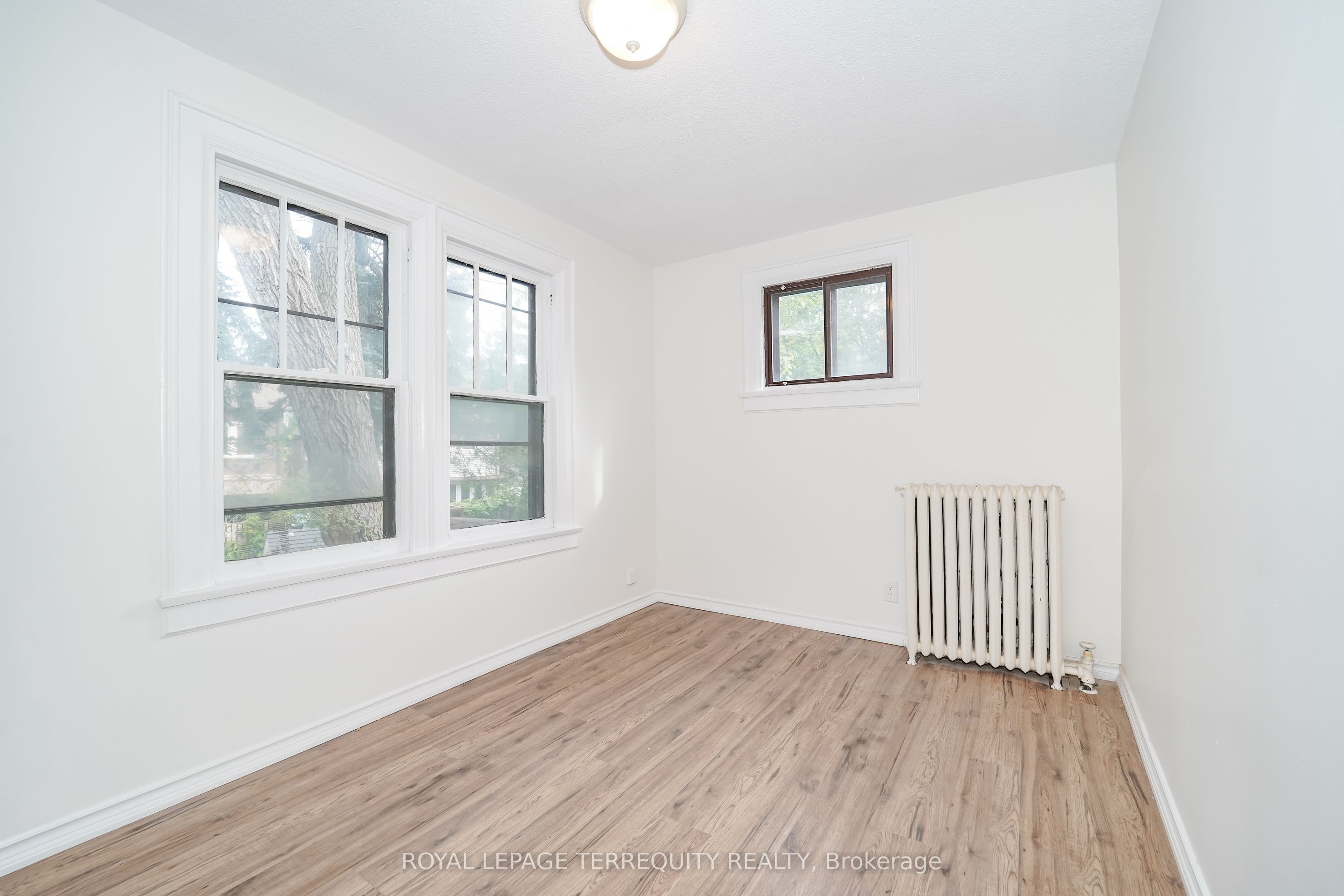 Unit 6 - 8 Thorncliffe Avenue, Toronto 3