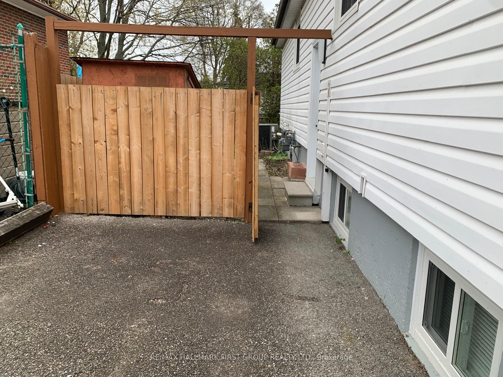Unit LOWER - 731 Yeremi Street, Pickering 3