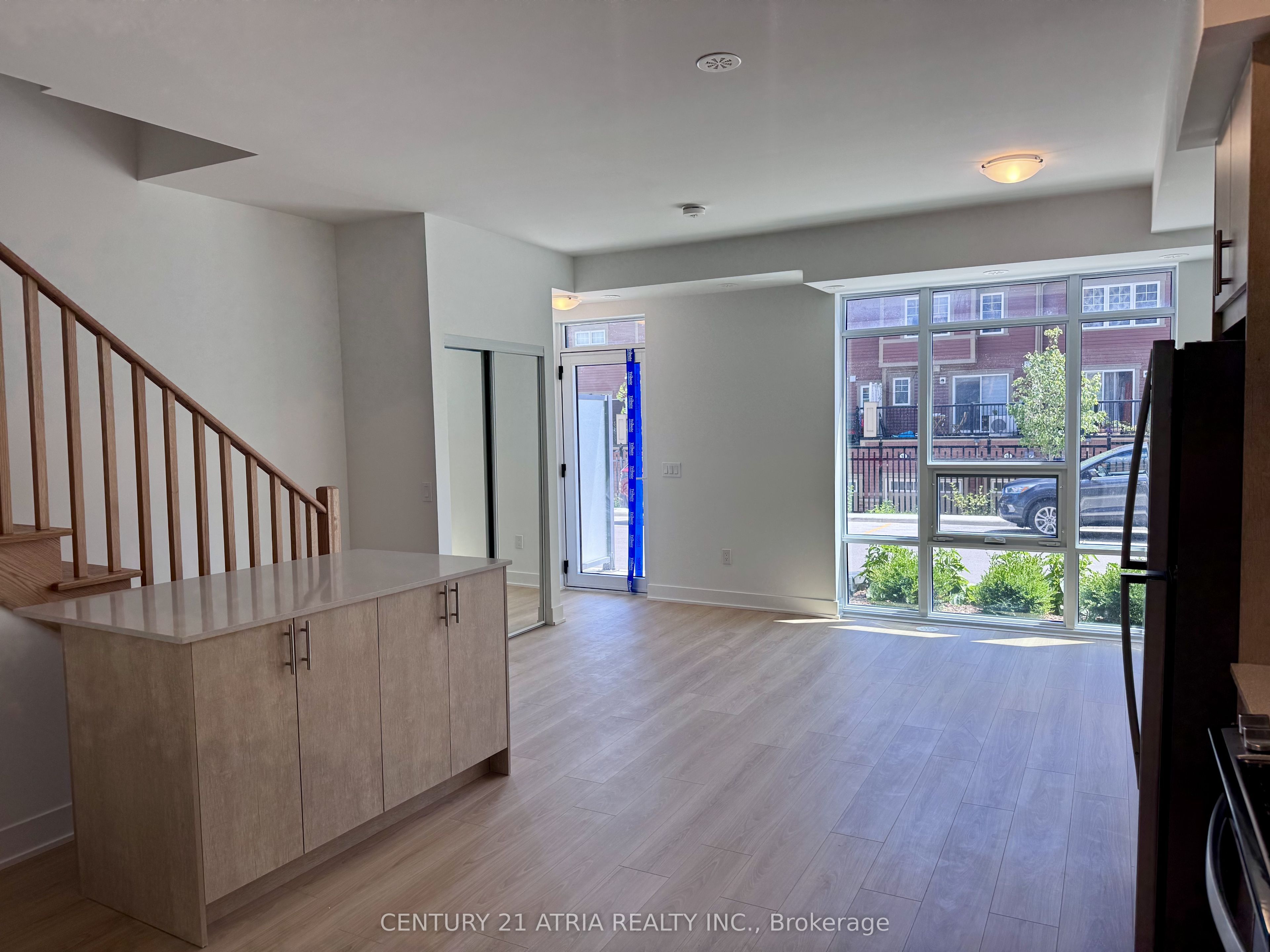 28 Alpine Symphony Path, Oshawa 4