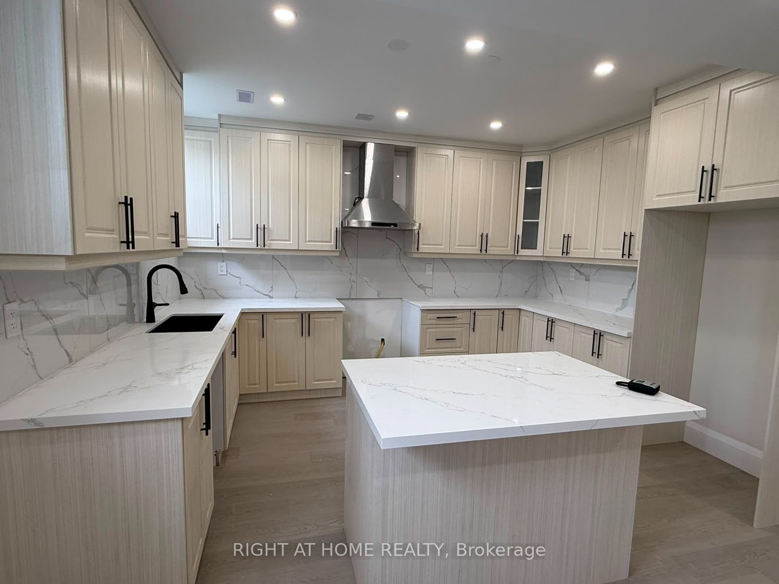 Unit B - 2 Chesney Crescent, Vaughan 3
