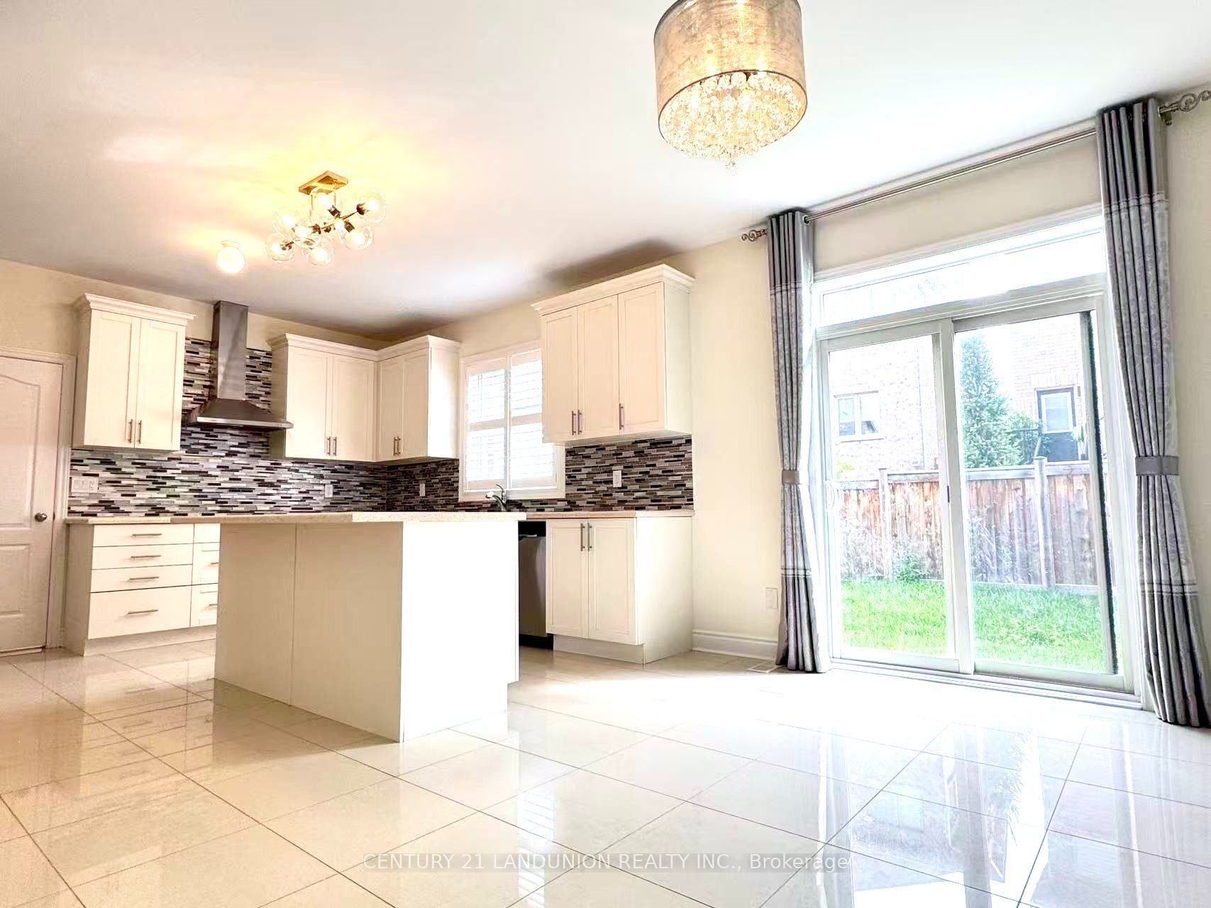 921 Goring Circle, Newmarket 5