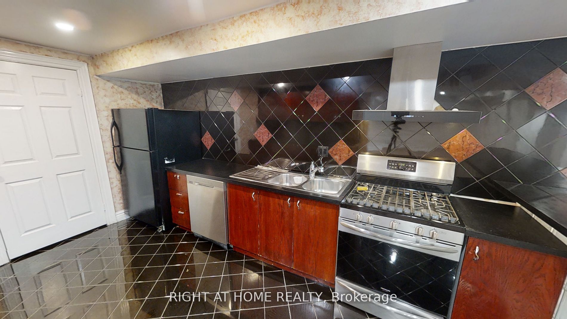 Unit Lower - 31 NORTHGATE Crescent E, Richmond Hill 3