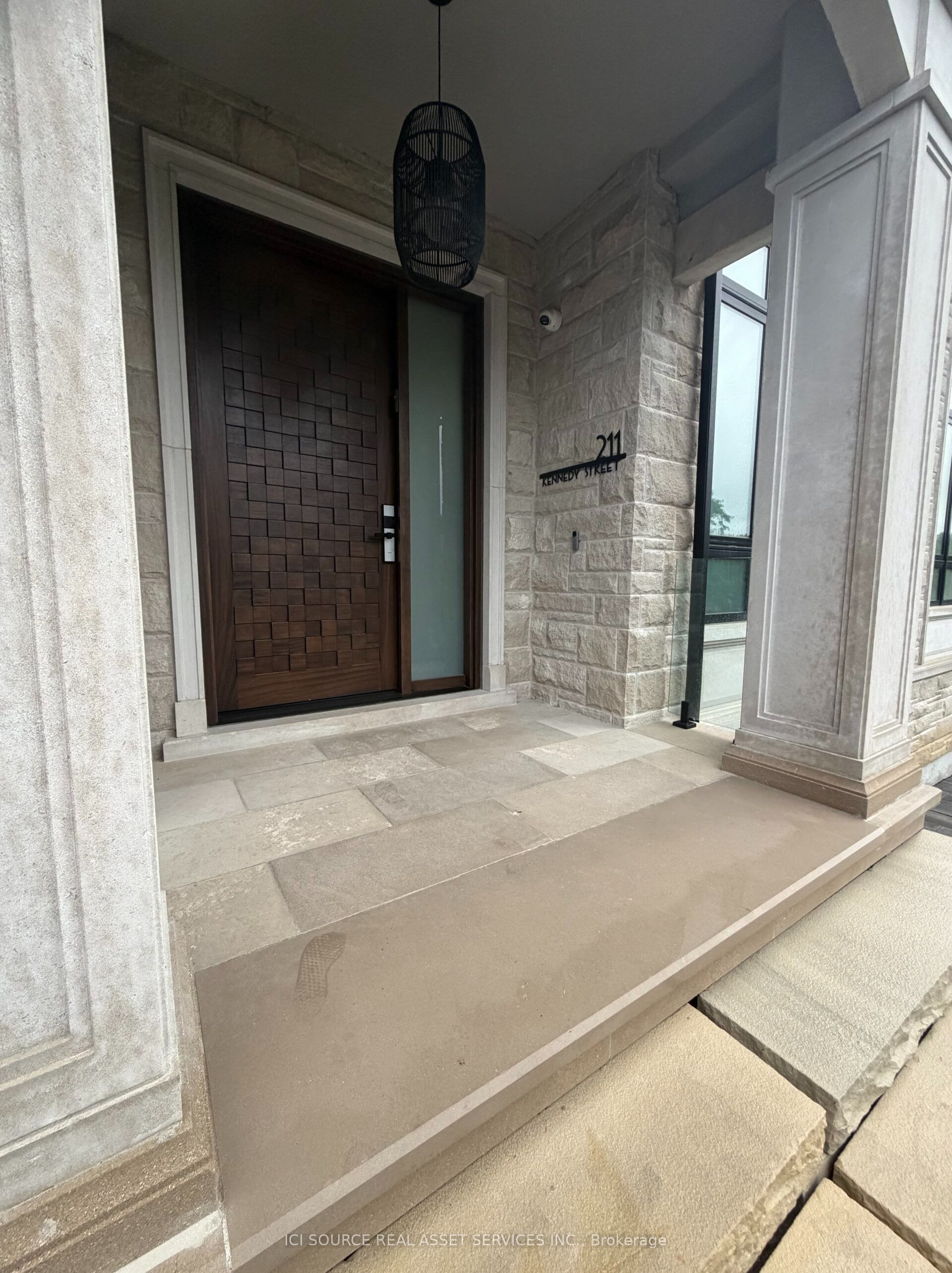 211 Kennedy Street W, Aurora 3