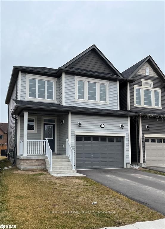 57 BANK Street, Essa 1