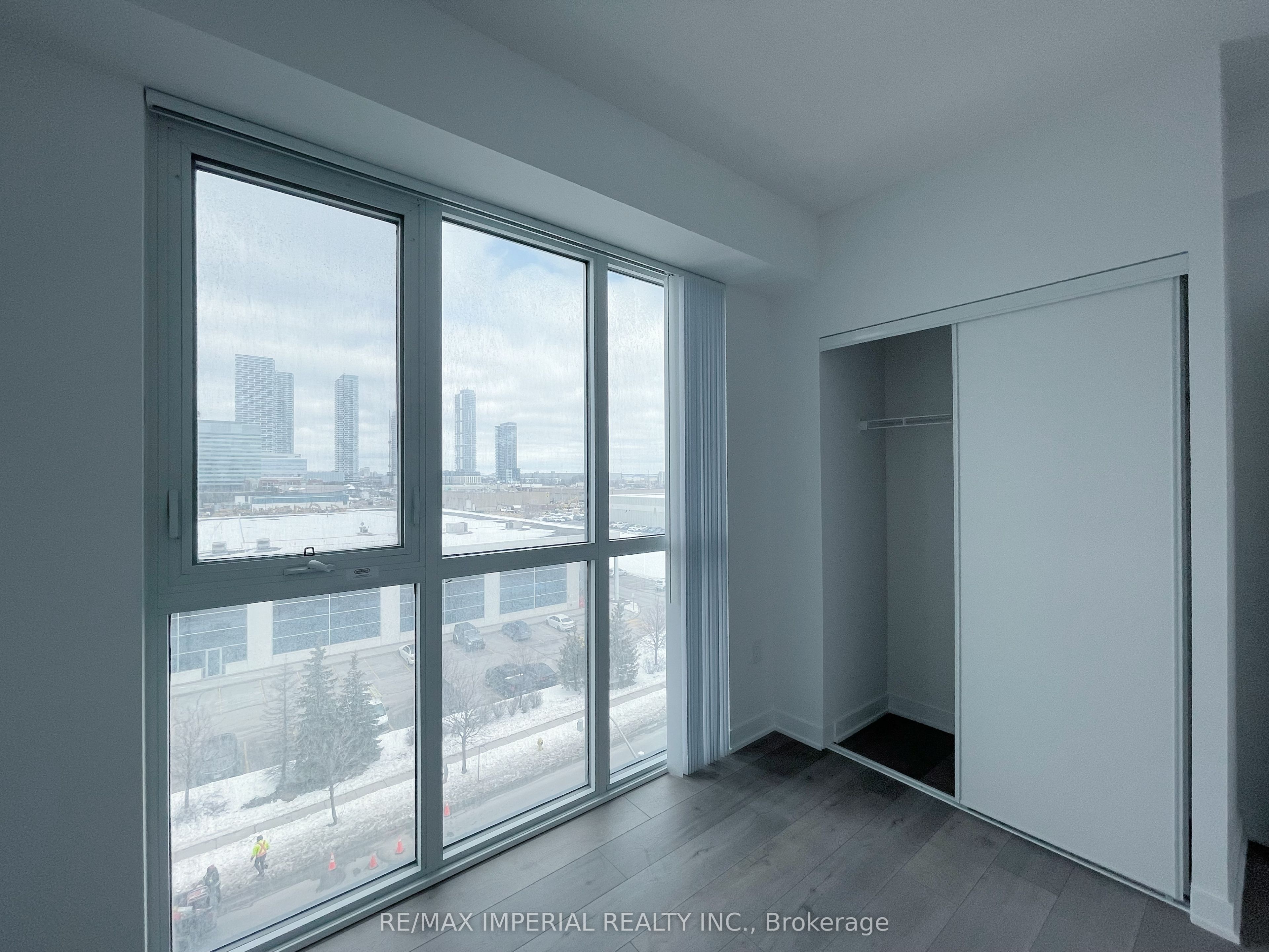 Unit 616 - 38 Honeycrisp Crescent, Vaughan 3