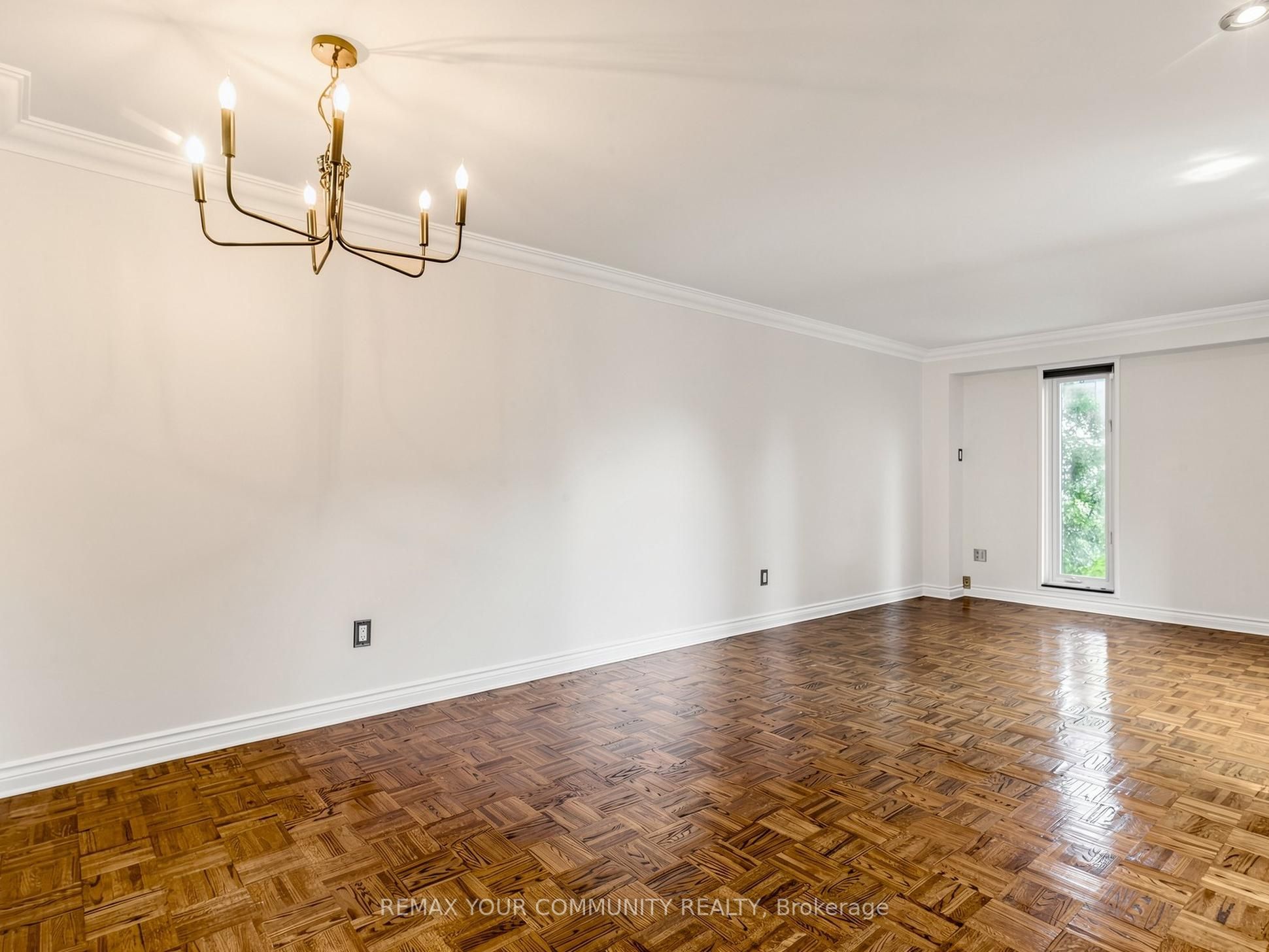 75 St. Andrews Court, Aurora 3