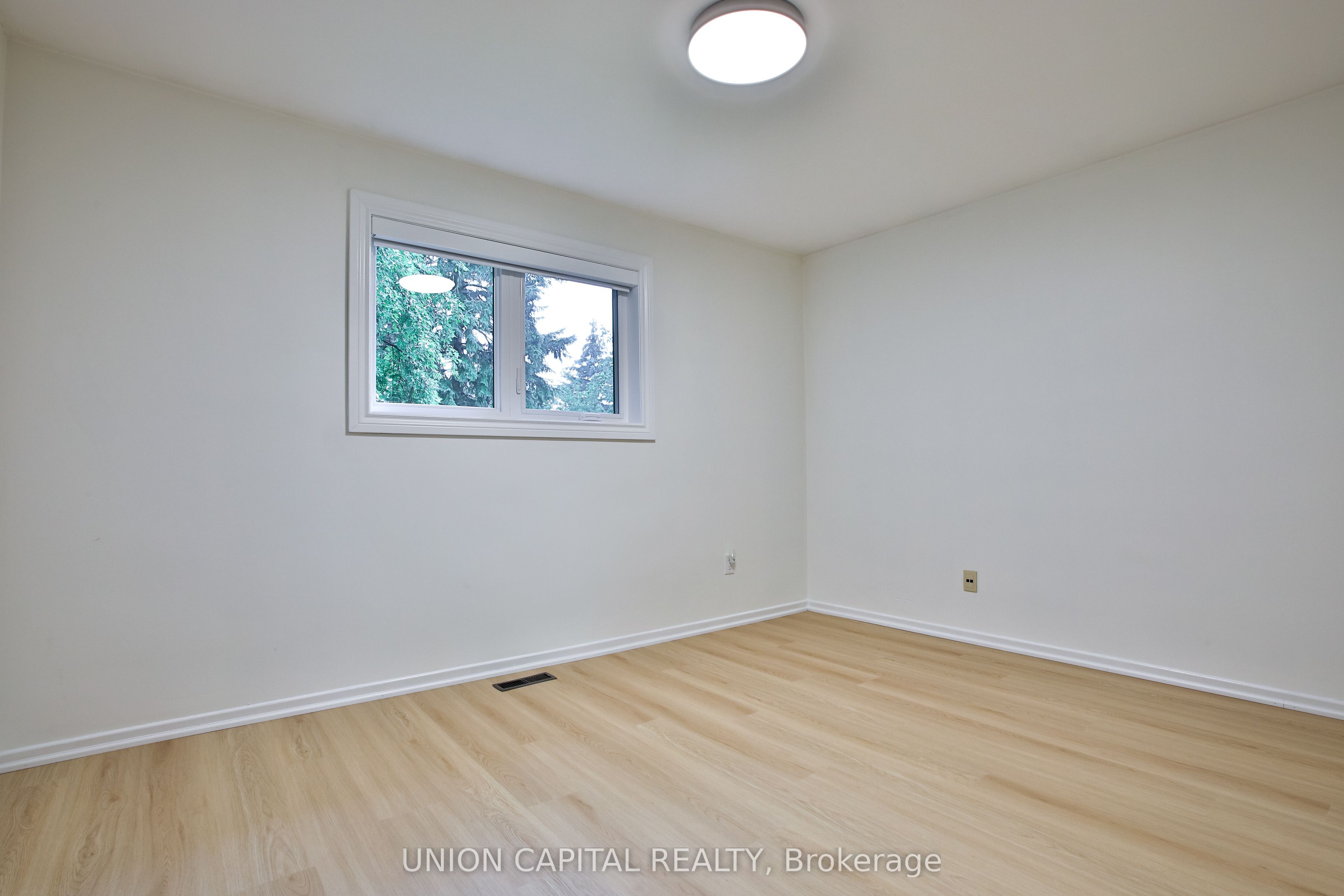 Unit Upper - 131 Romfield Circuit, Markham 5