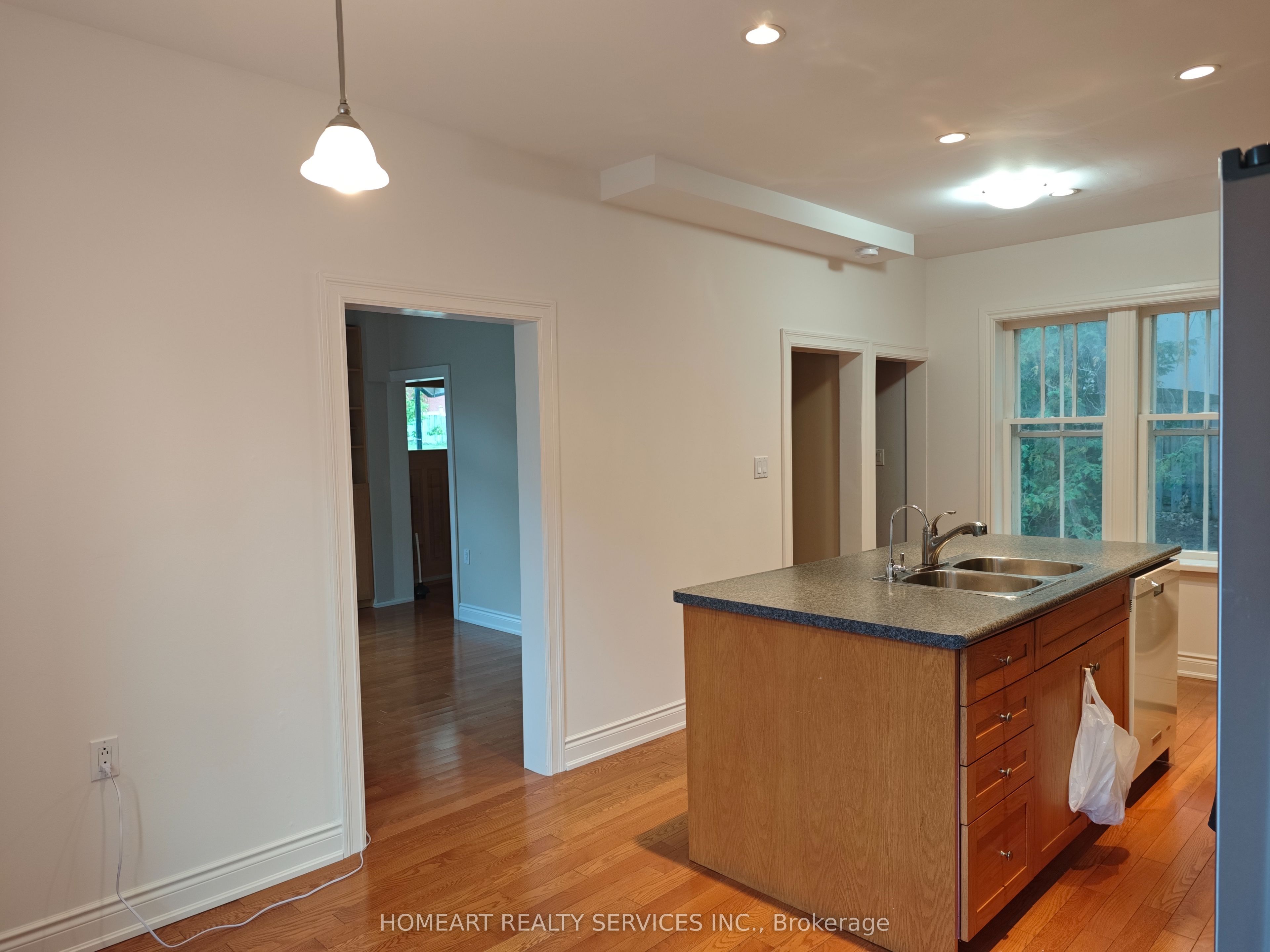 6 Rouge Street, Markham 4