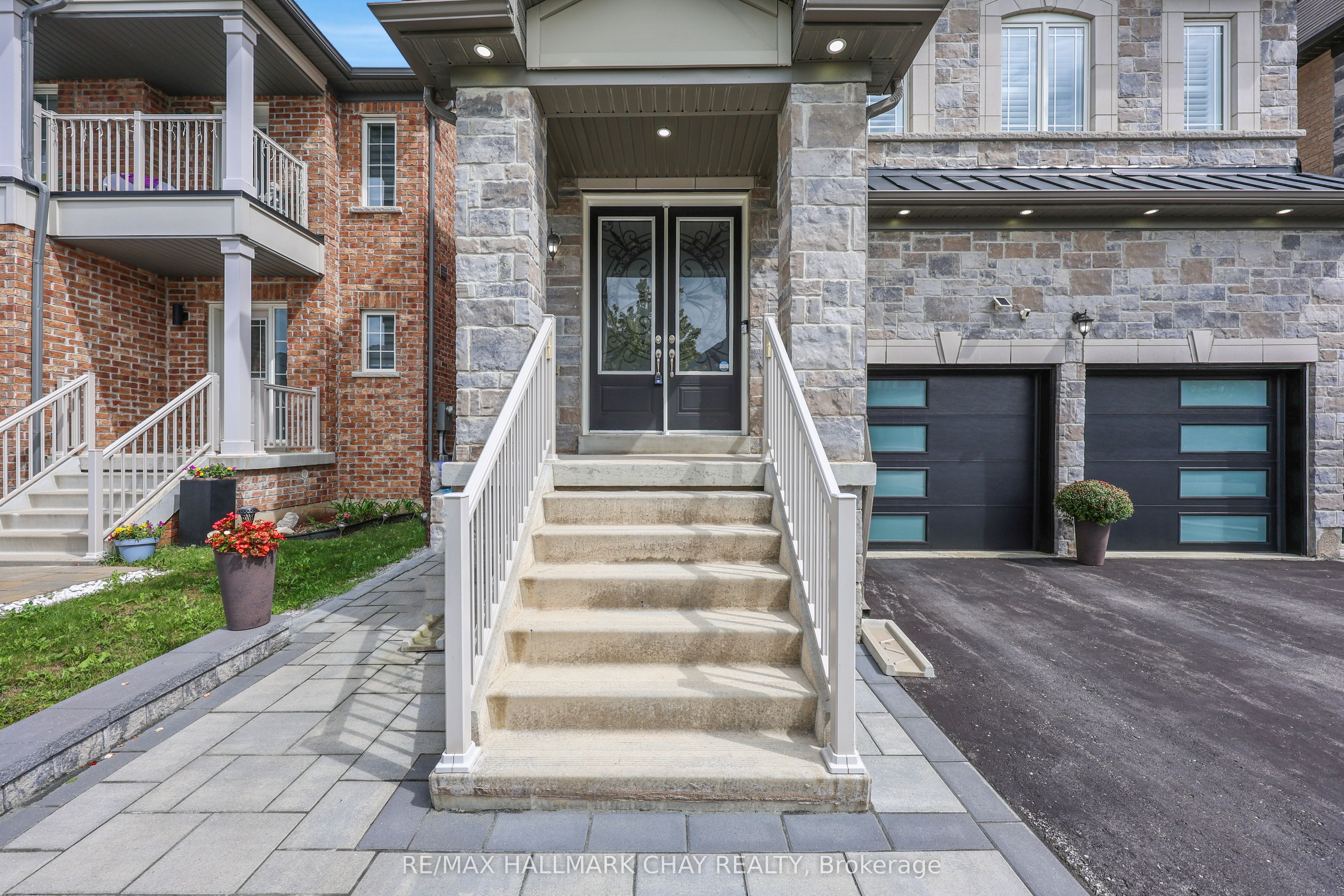 35 Tyndall Drive, Bradford West Gwillimbury 2