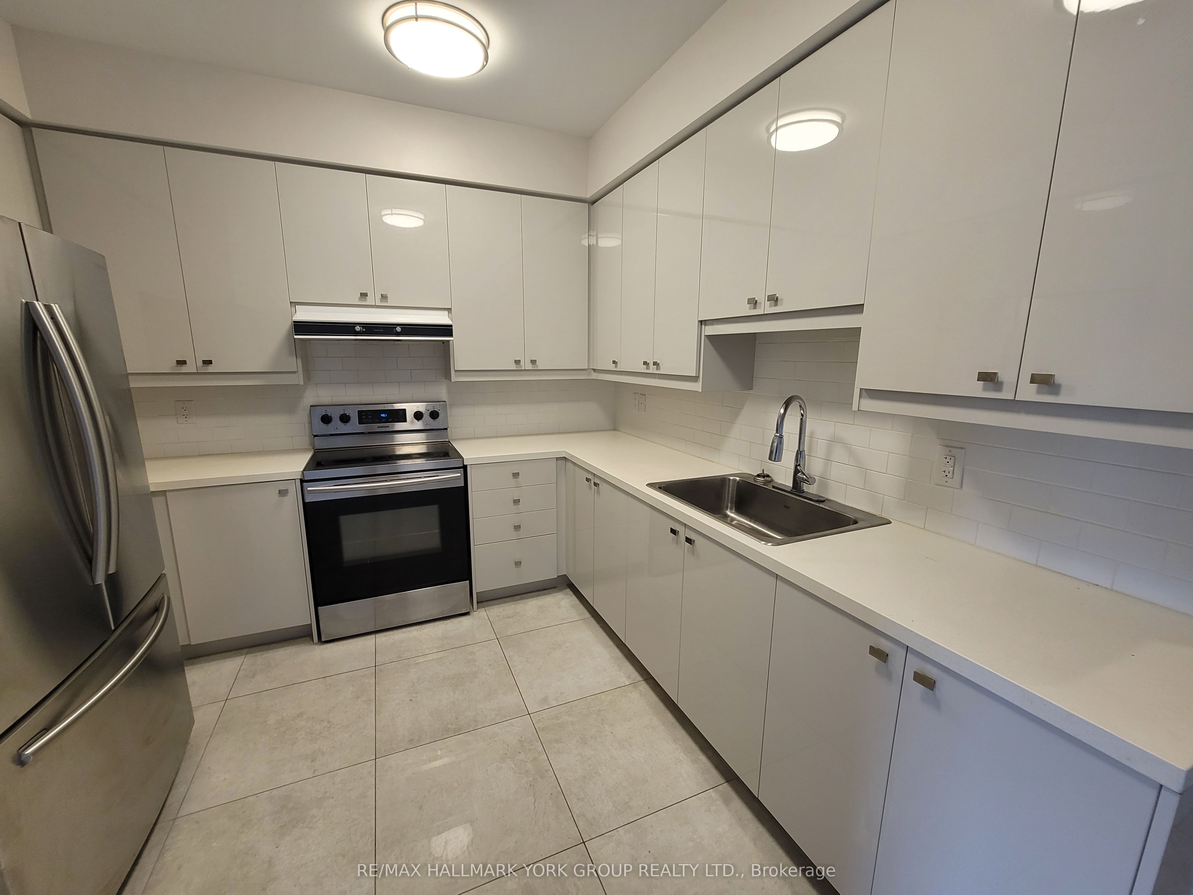 Unit 308 - 32 Wellington Street E, Aurora 4
