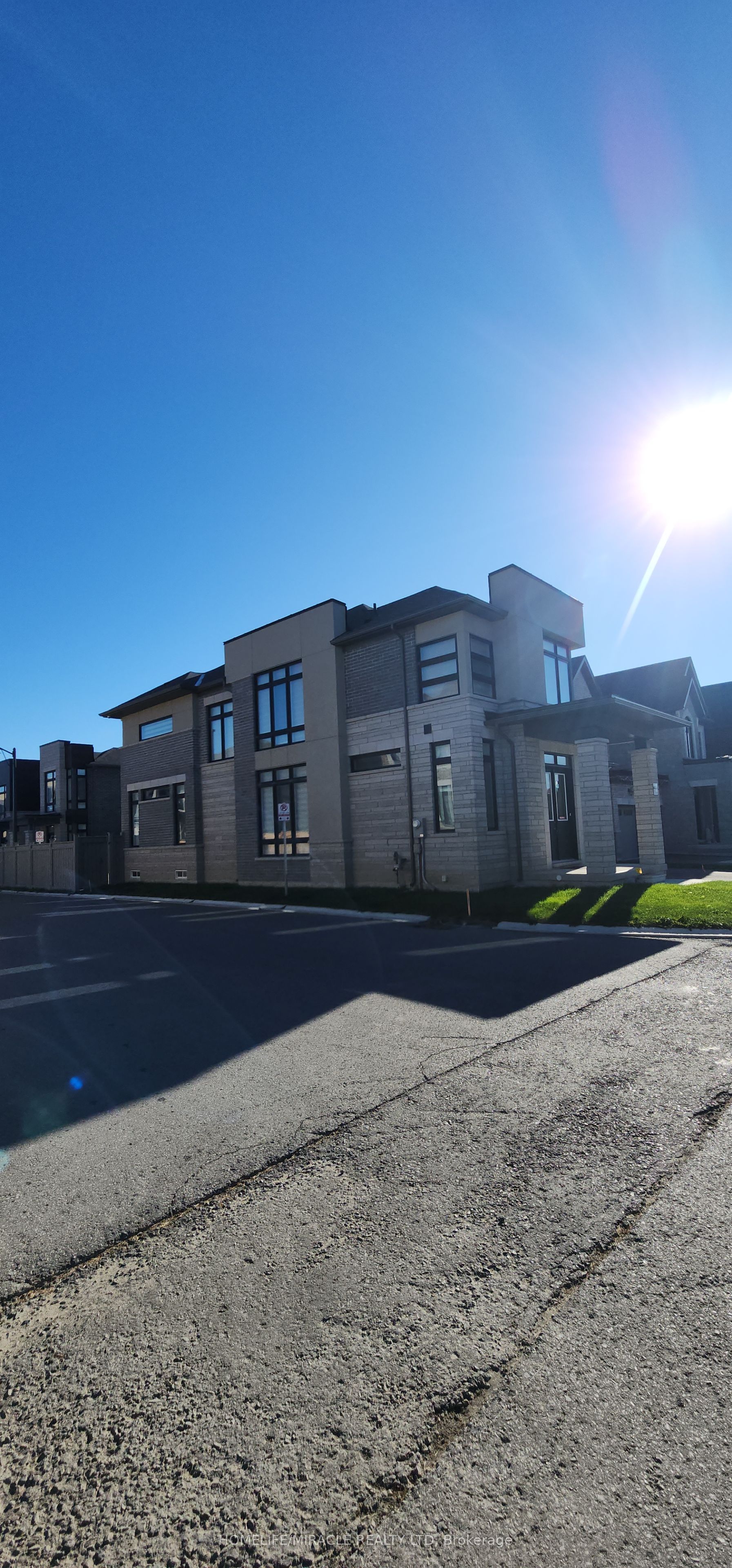 89 Halldorson Avenue, Aurora 3