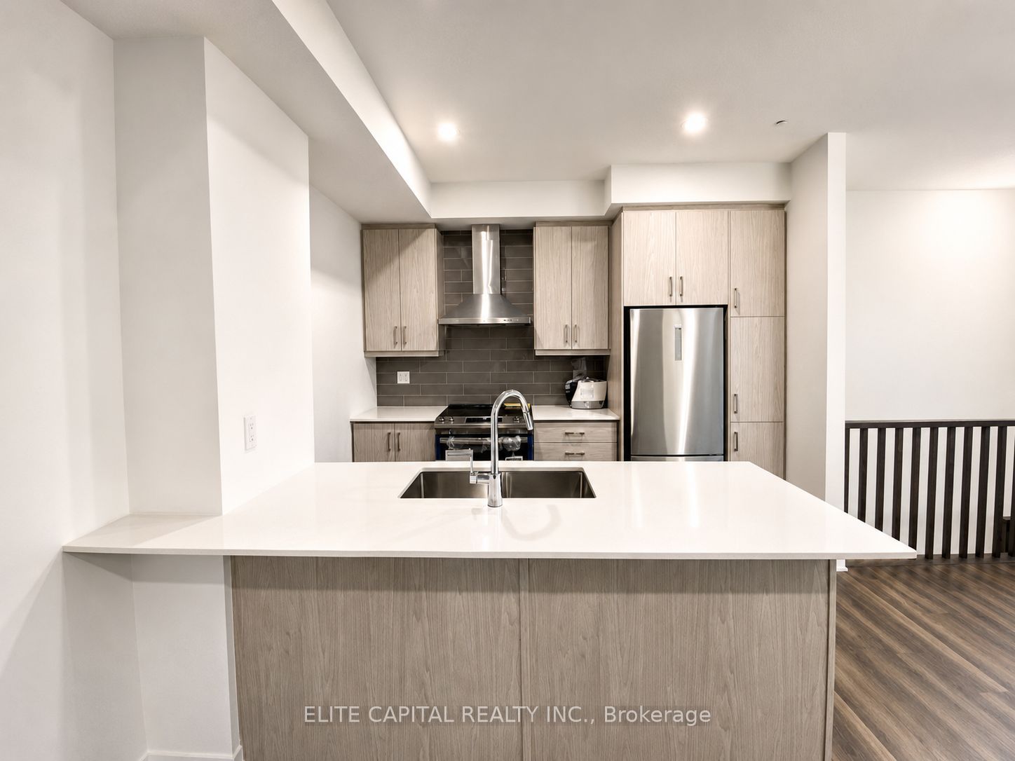 Unit 351 - 100 Honeycrisp Crescent, Vaughan 4