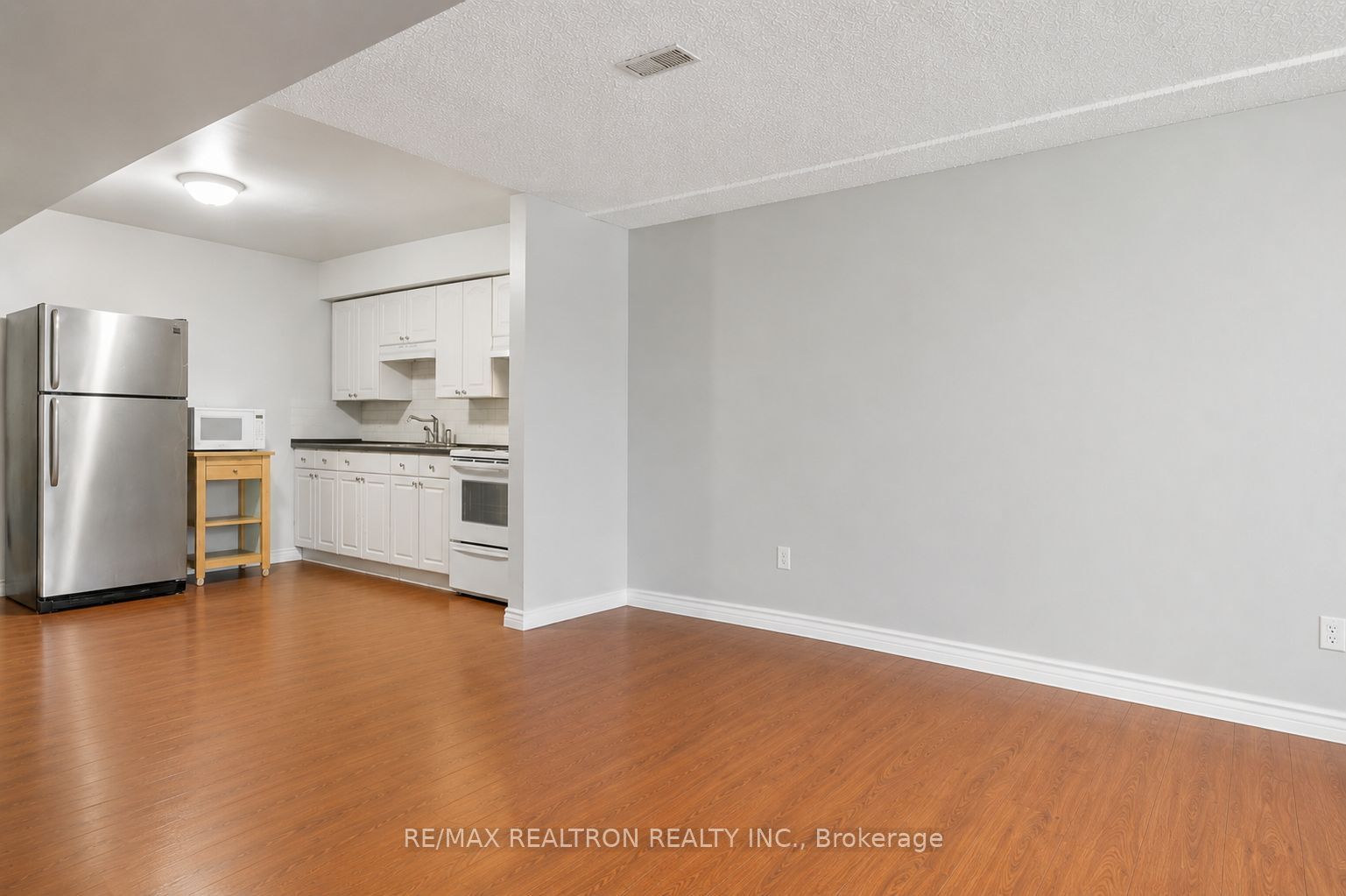 414 The Queensway Road S, Georgina 5