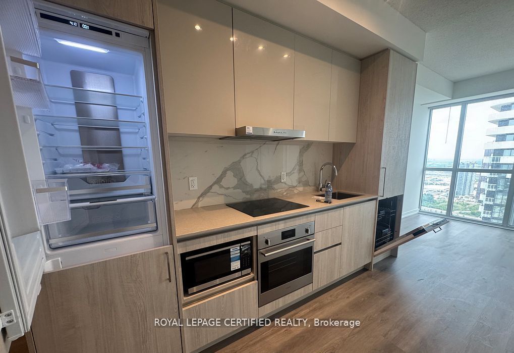 Unit 5515 - 225 Commerce Street, Vaughan 2