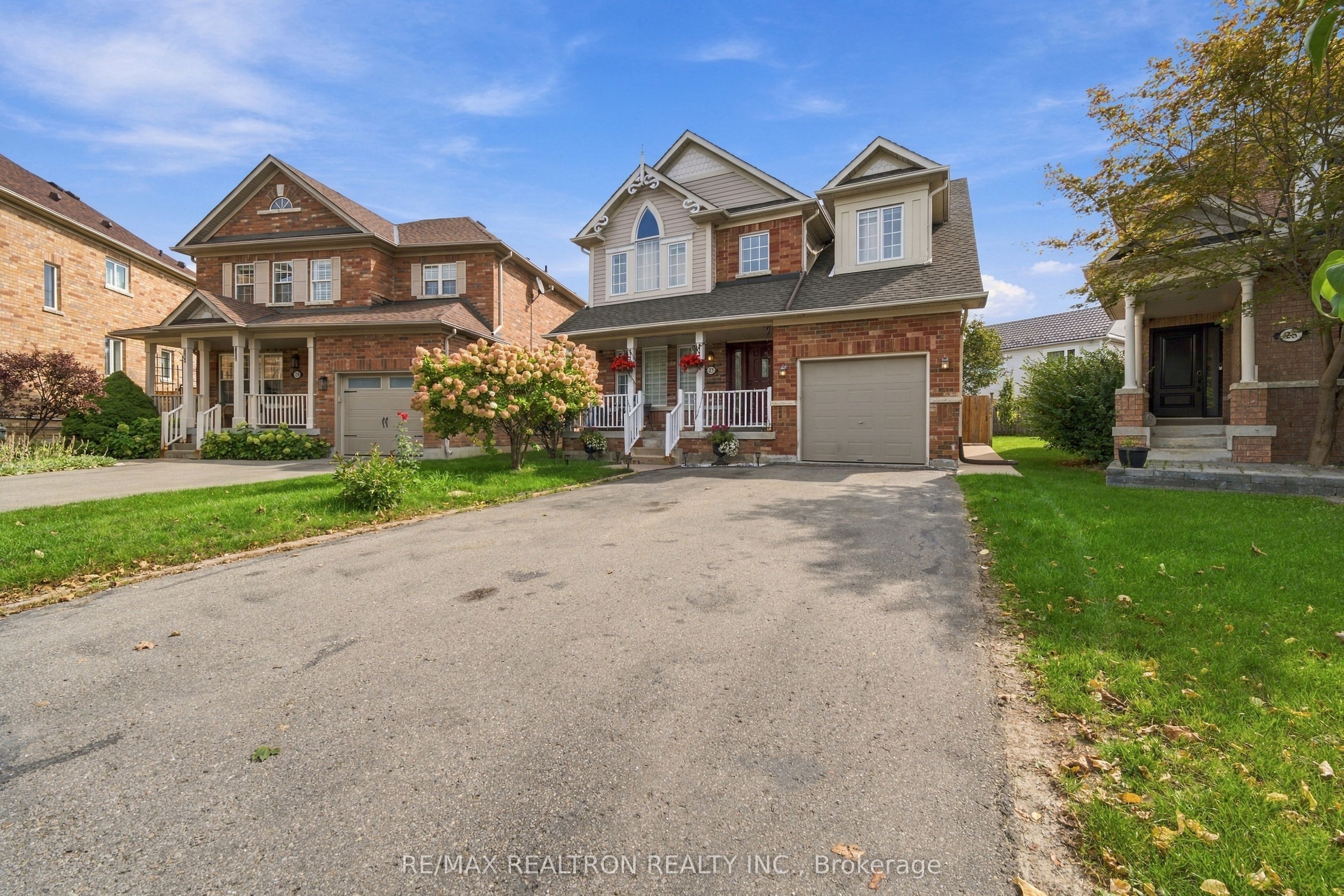 27 Watkins Glen Crescent, Aurora 2
