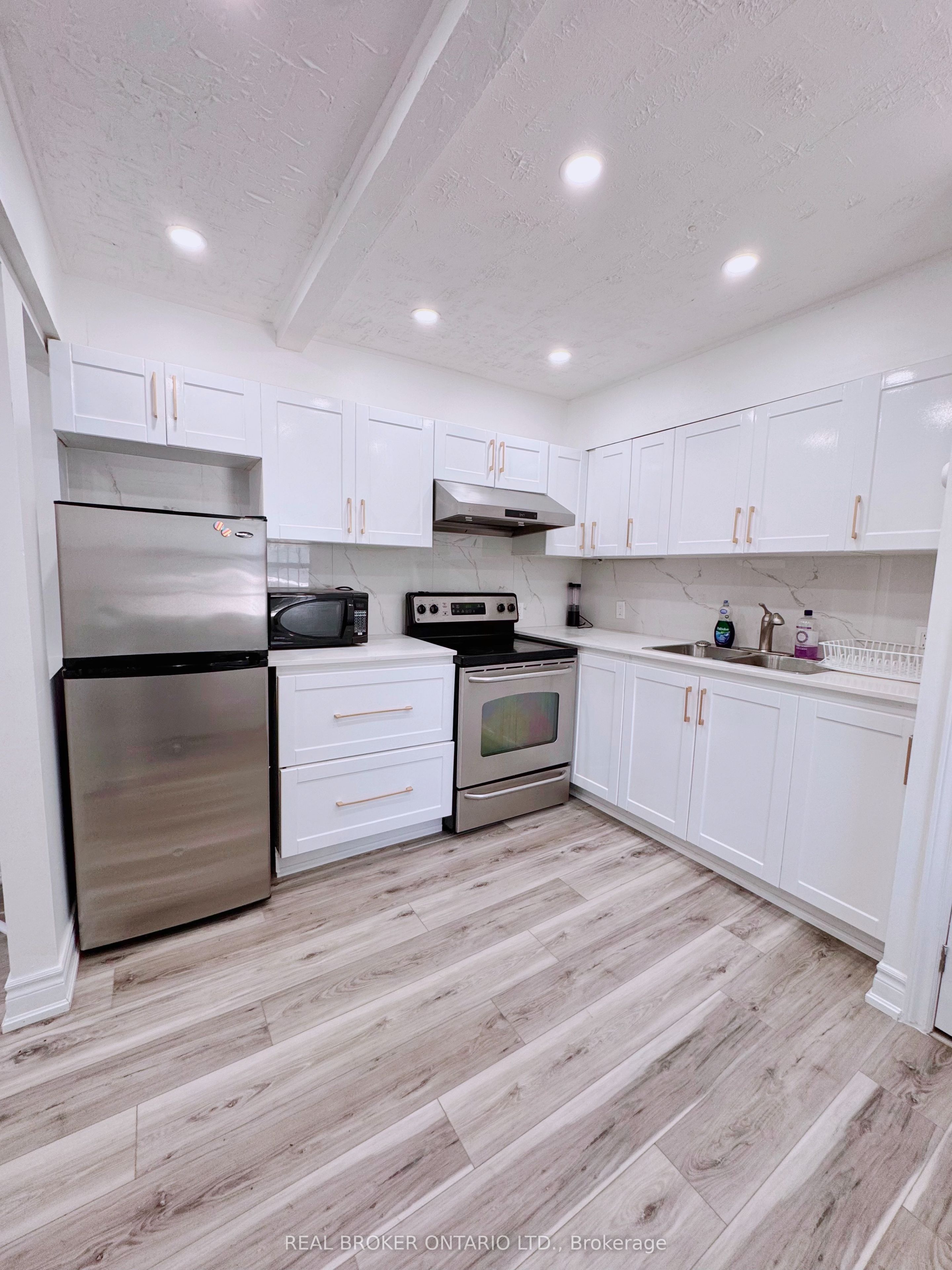 761 Innisfil Beach Road, Innisfil 4