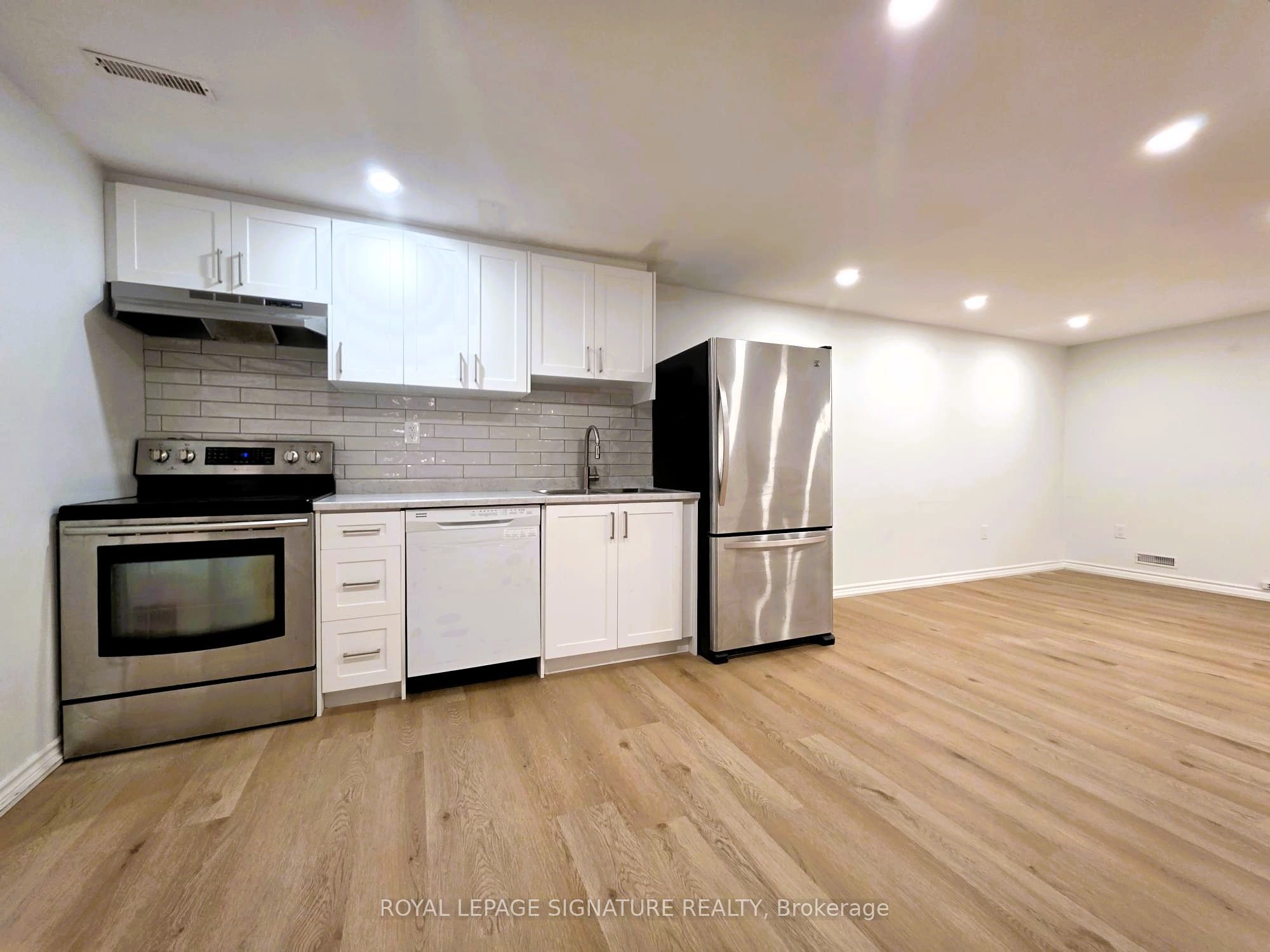 Unit Bsmt - 148 Tamarac Trail, Aurora 3