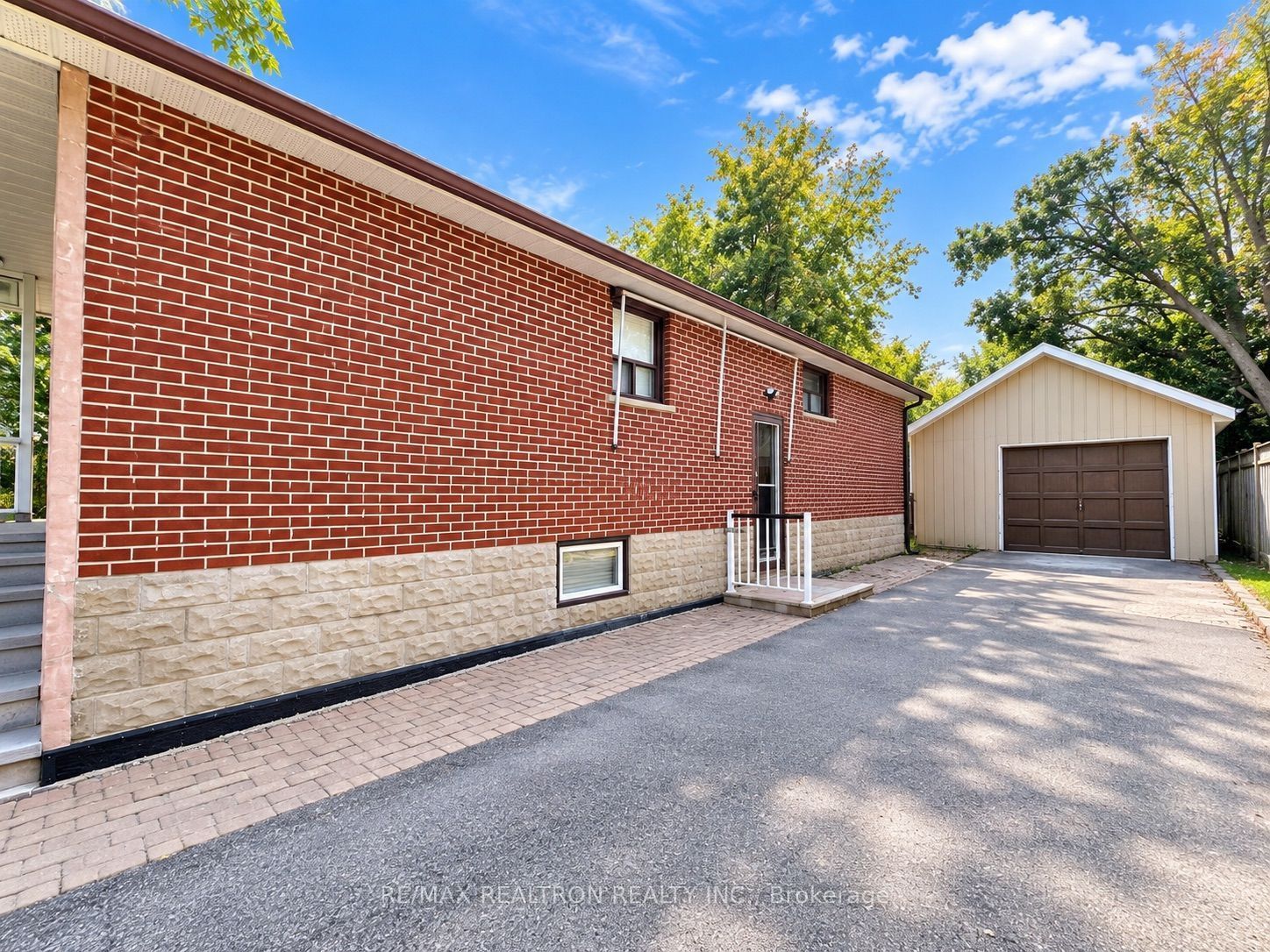 21 Clark Avenue, Markham 3