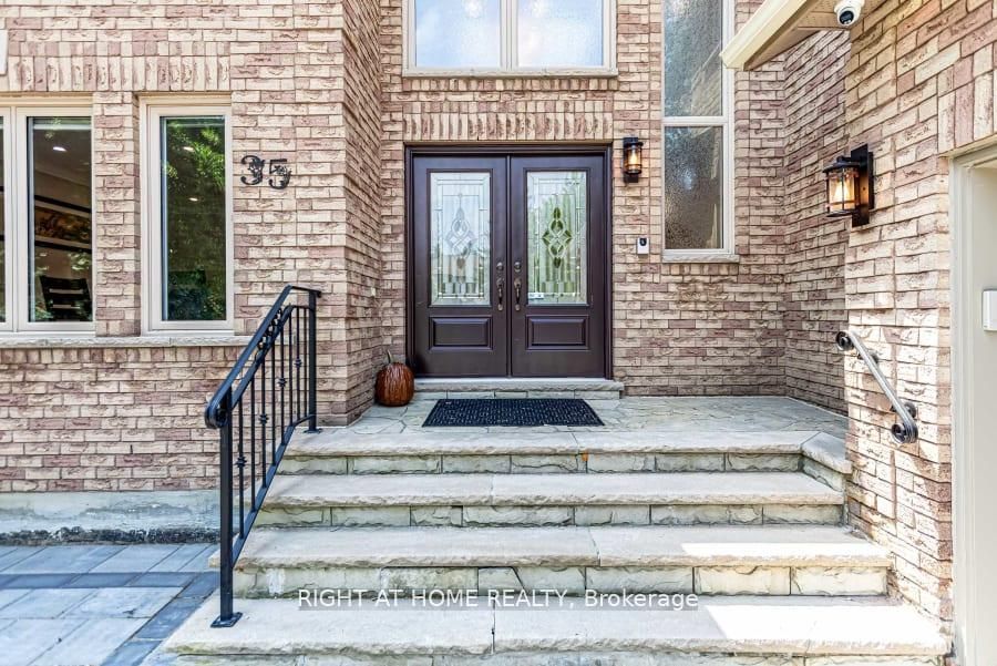 35 Harmony Hill Crescent, Richmond Hill 5
