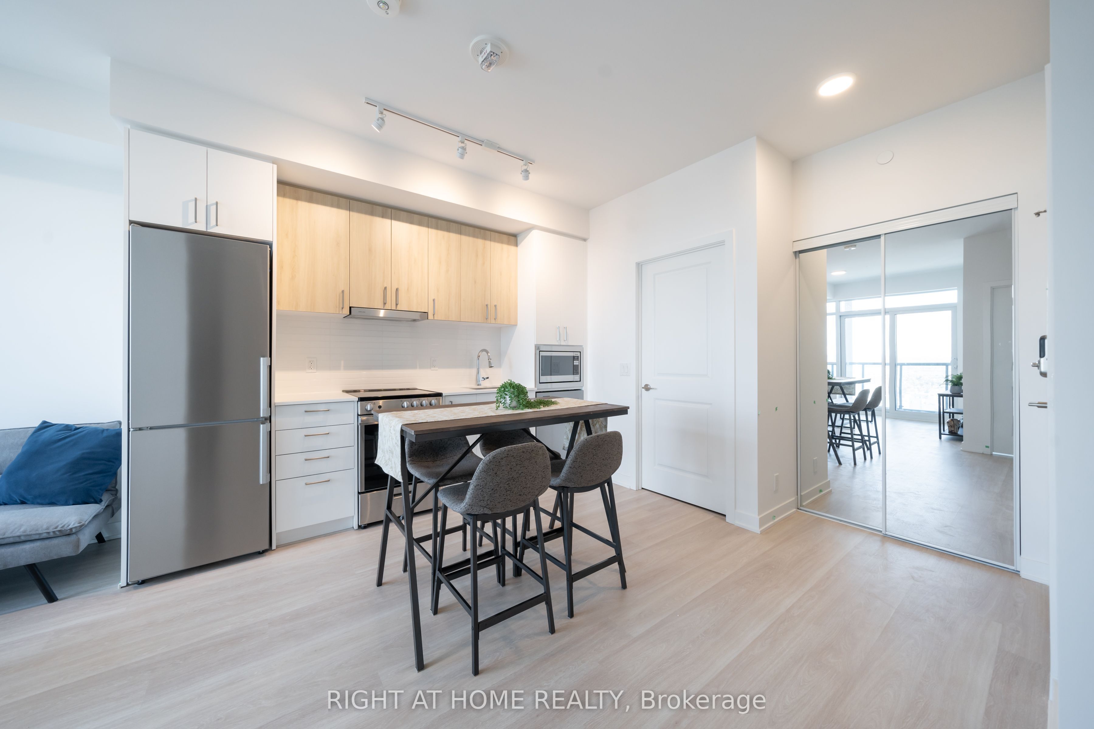 Unit 2406 - 50 Upper Mall Way, Vaughan 5