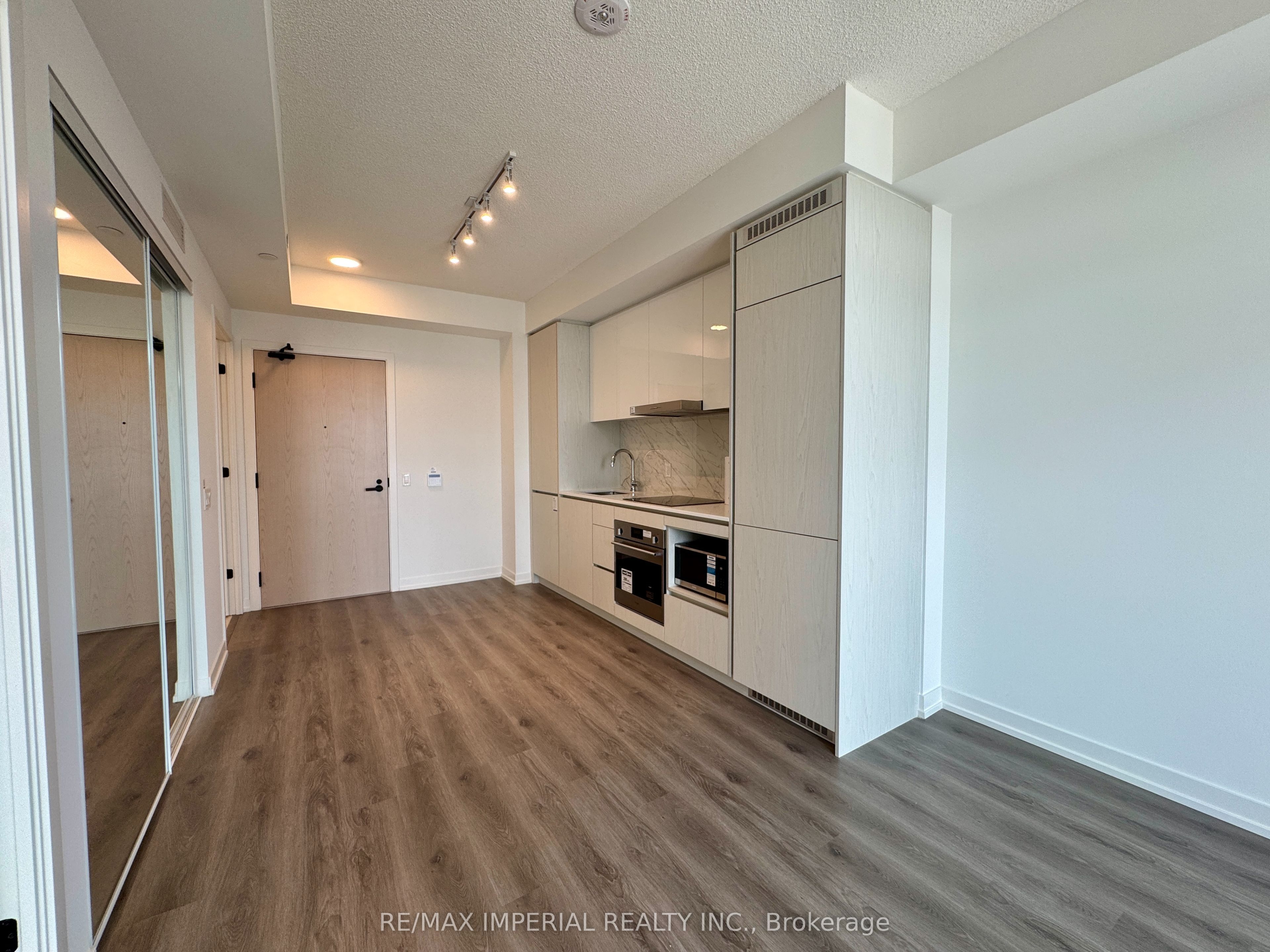 Unit 811 - 28 Interchange Way, Vaughan 5