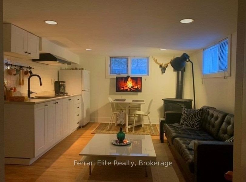 Unit Bsmt - 66 Richmond Street, Richmond Hill 3
