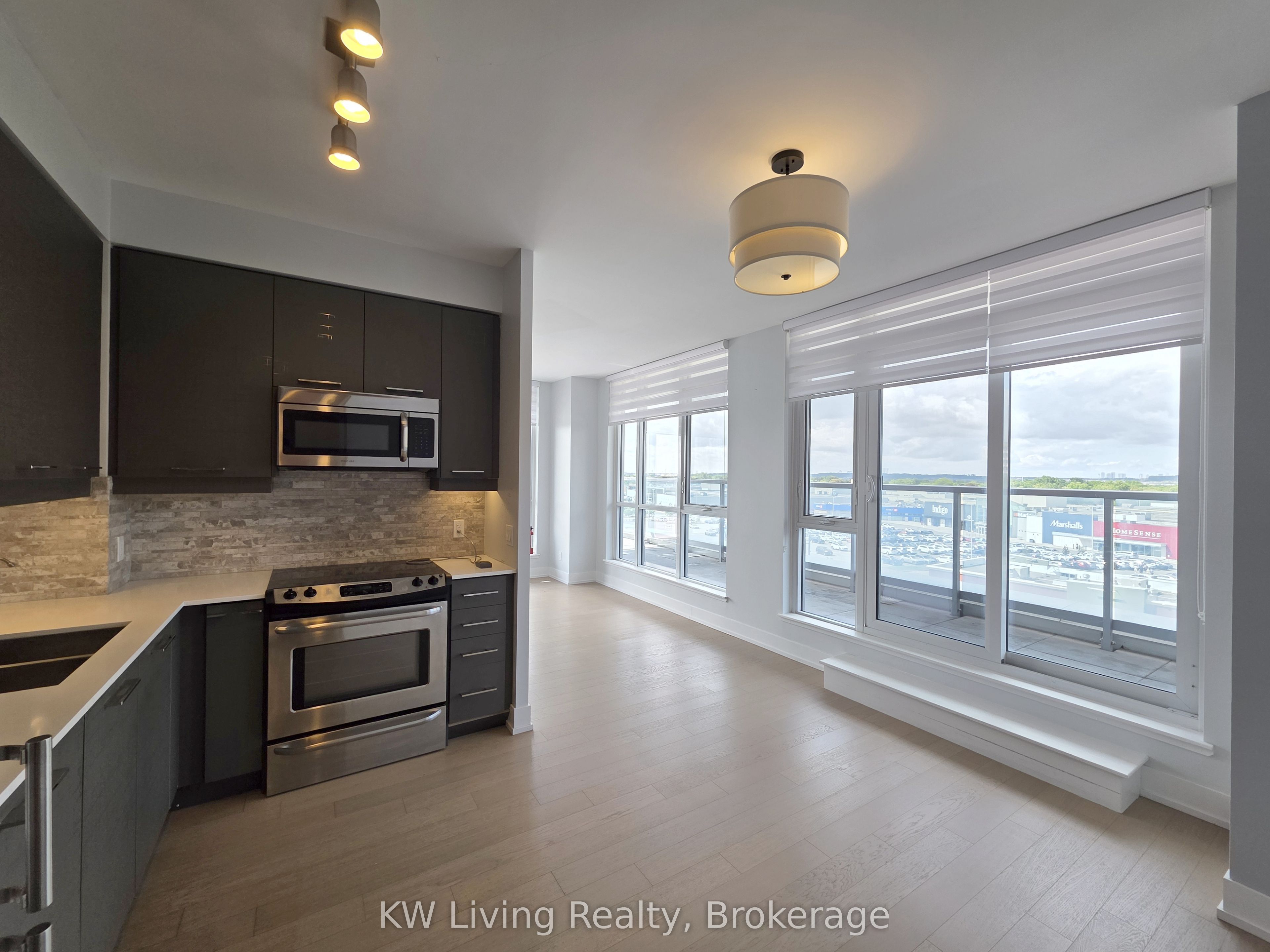 Unit 642 - 9471 Yonge Street, Richmond Hill 3