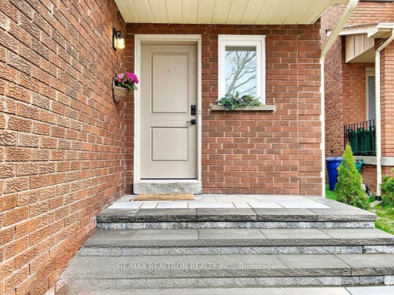 9 Checker Court, Vaughan 2
