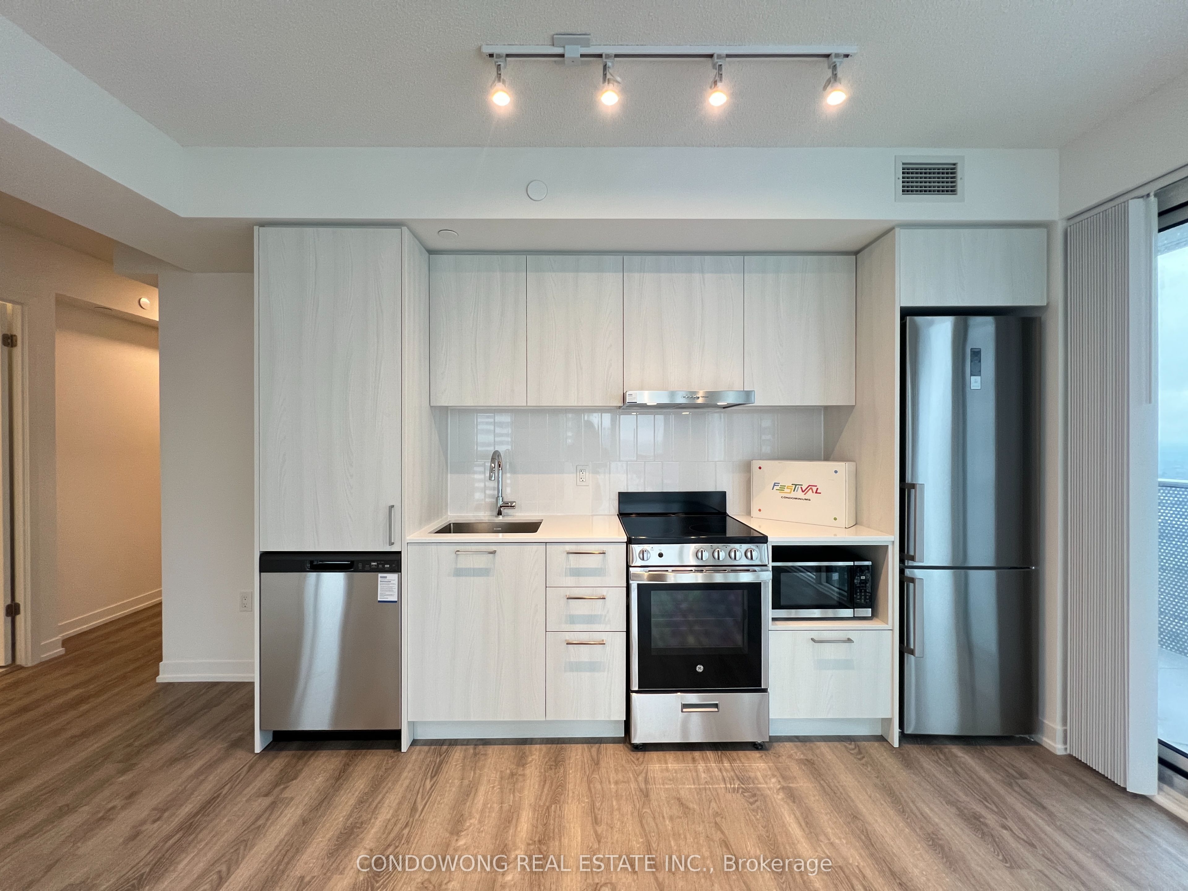Unit 4015 - 195 Commerce Street, Vaughan 2