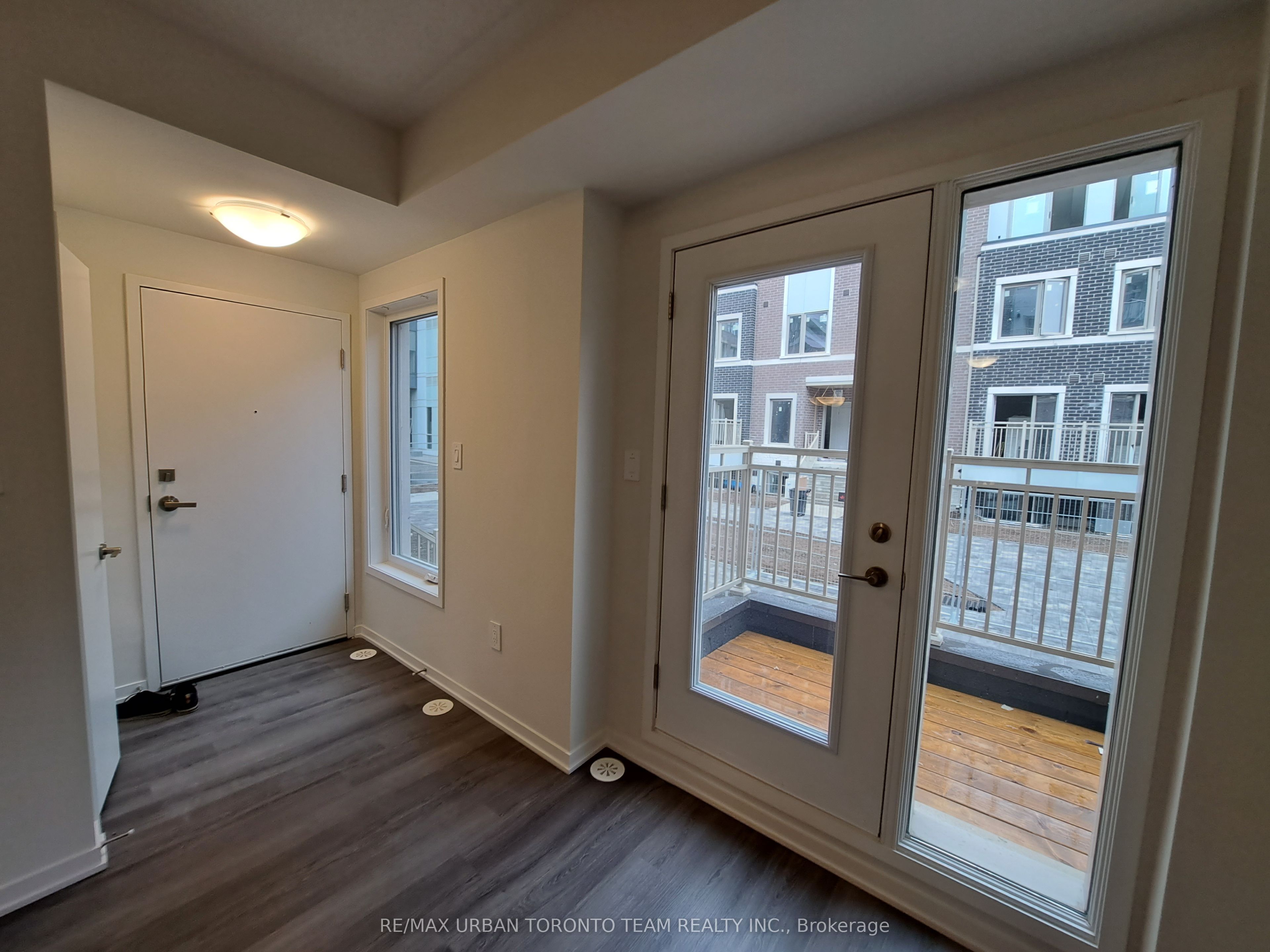 Unit 45 - 21 Honeycrisp Crescent, Vaughan 3
