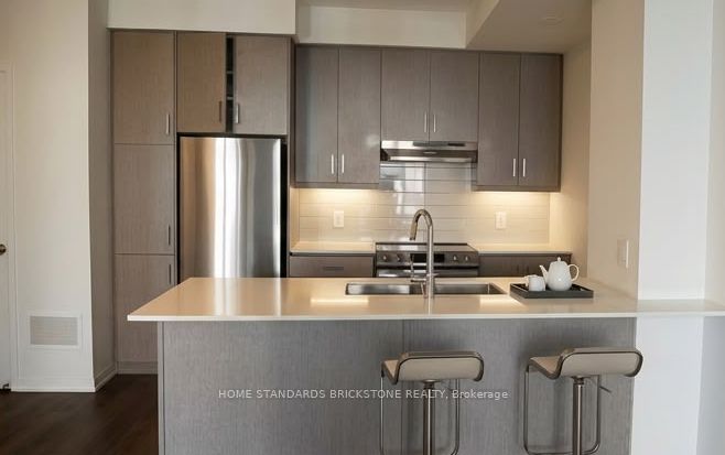 Unit 15 - 11 HONEYCRISP Crescent, Vaughan 3