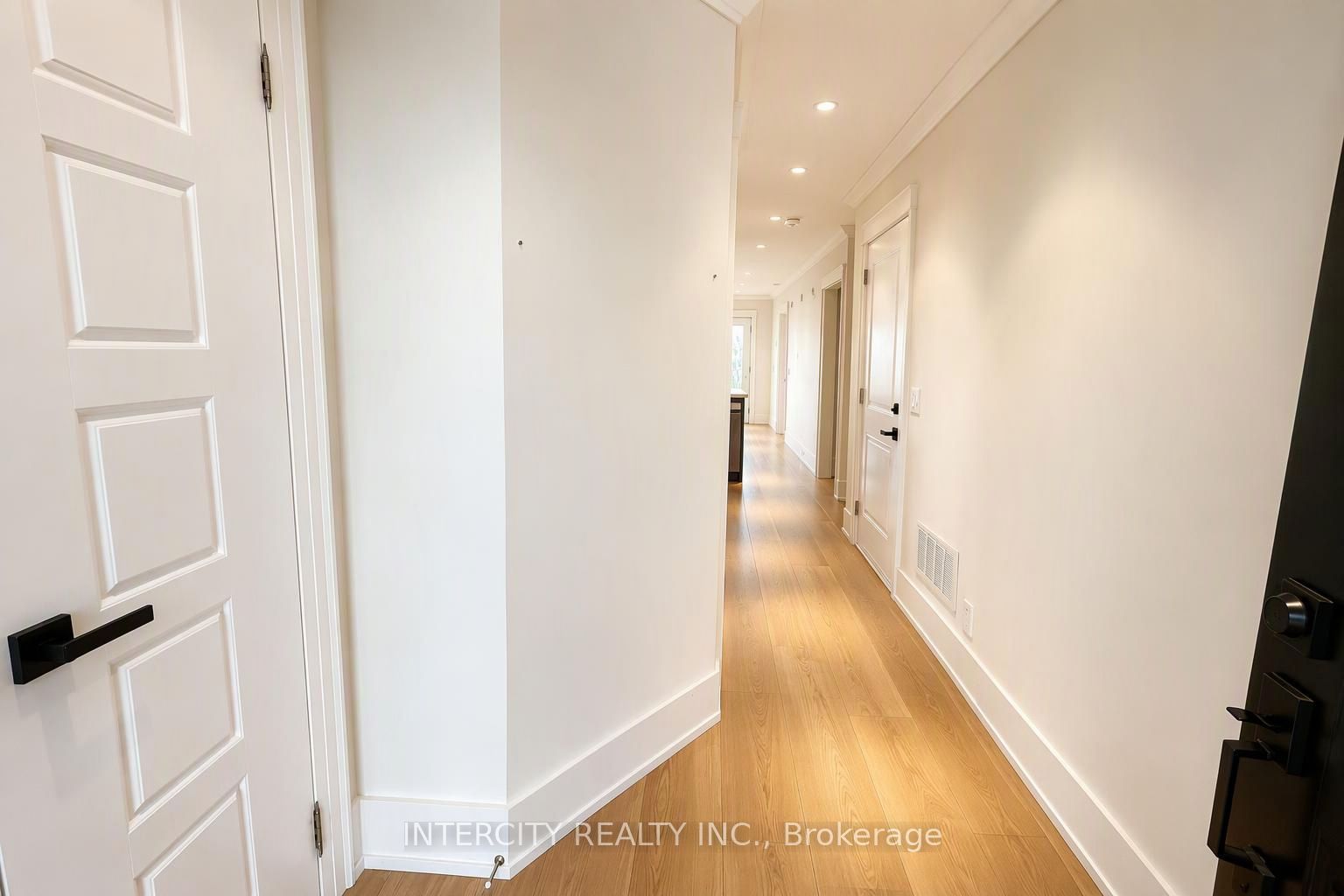 Unit 15 - 263 Barrie Street, Bradford West Gwillimbury 3